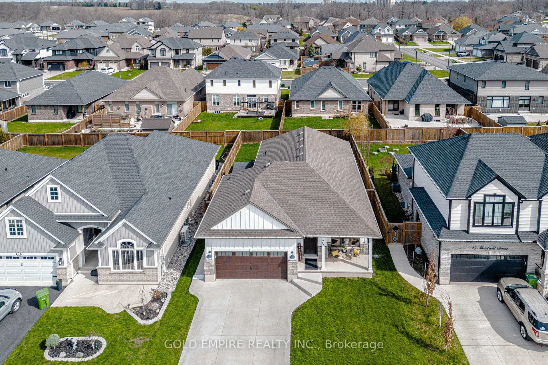 Photo 3 of 15 Muirfield Drive, St. Thomas — HOMEH