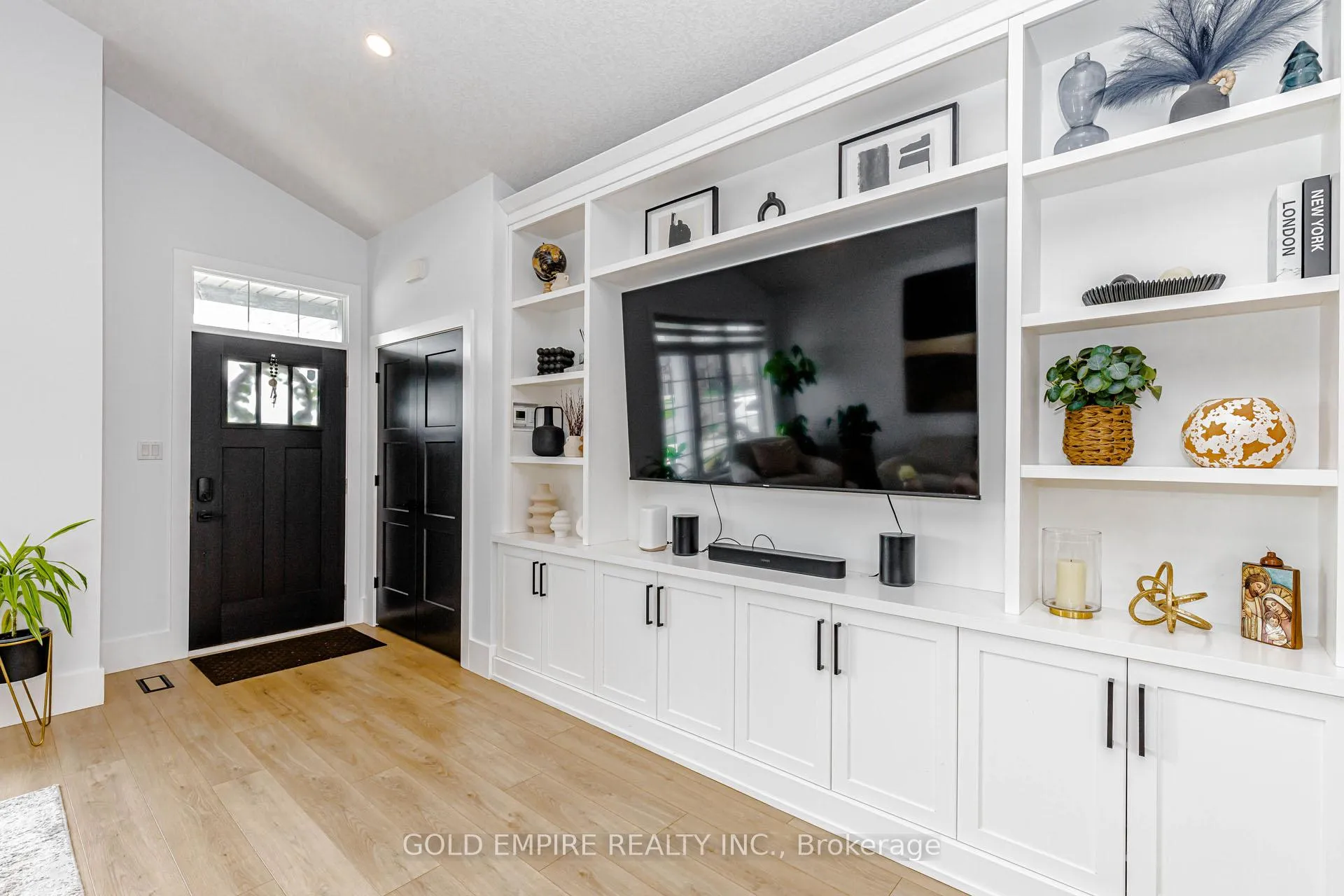 Photo 10 of 15 Muirfield Drive, St. Thomas — HOMEH