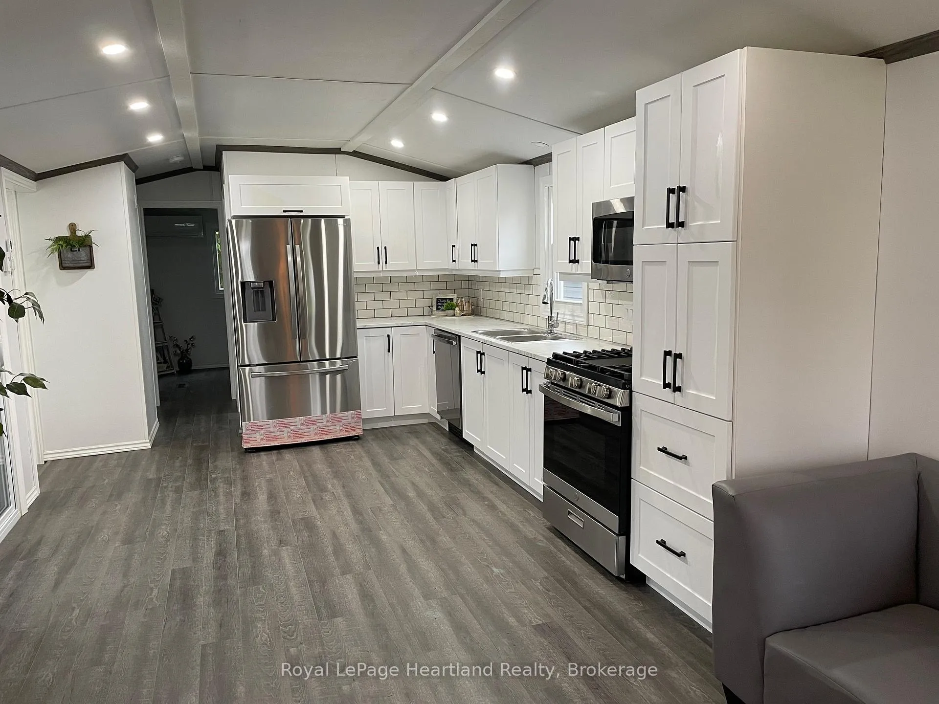 Photo 4 of Unit 4 Starboard, 77719 Bluewater Highway, Central Huron, Clinton — HOMEH