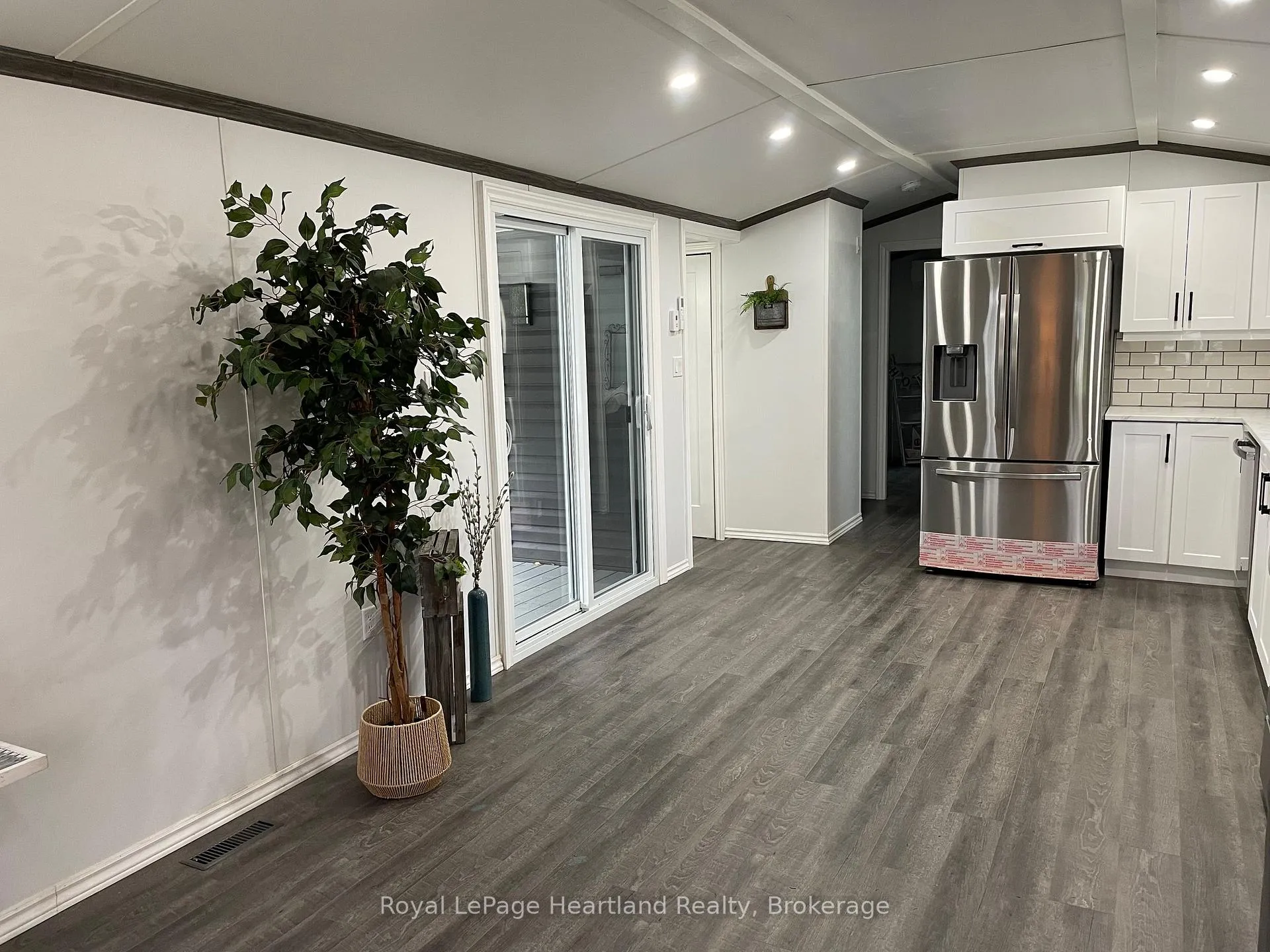 Photo 7 of Unit 4 Starboard, 77719 Bluewater Highway, Central Huron, Clinton — HOMEH