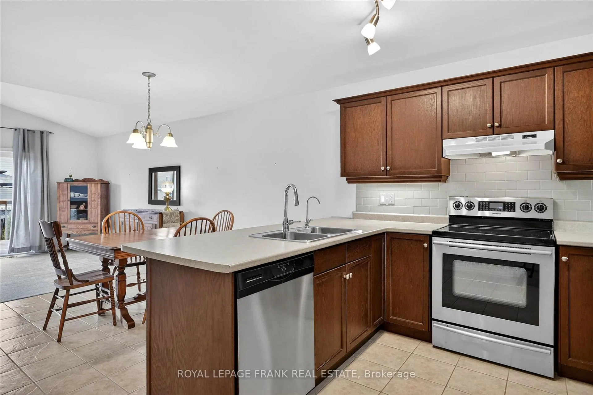 Photo 5 of 774 Hargrove Trail, Peterborough, Ashburnham Ward 4 — HOMEH