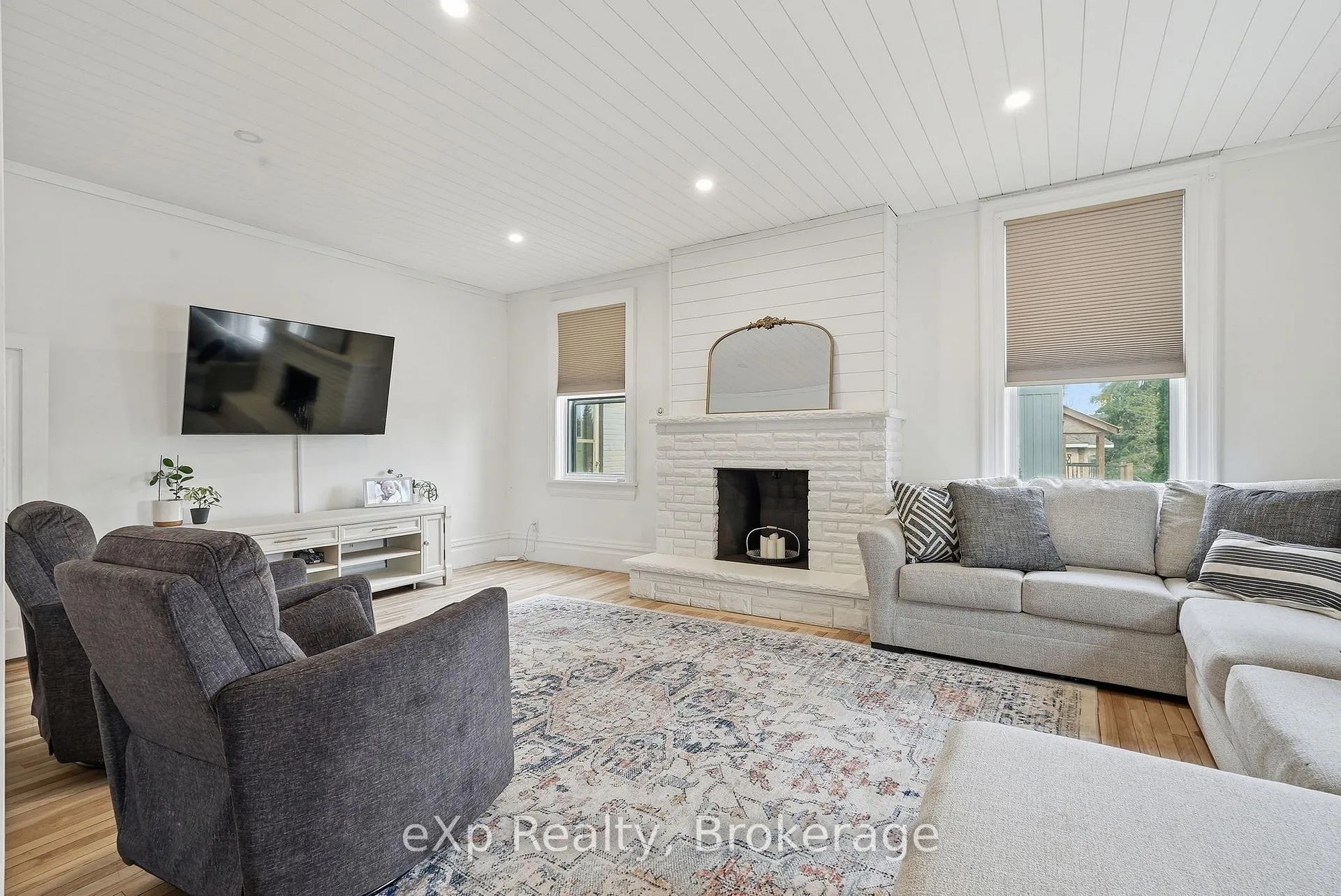 Photo 42 of 415 Gibson Street, Brockton — HOMEH