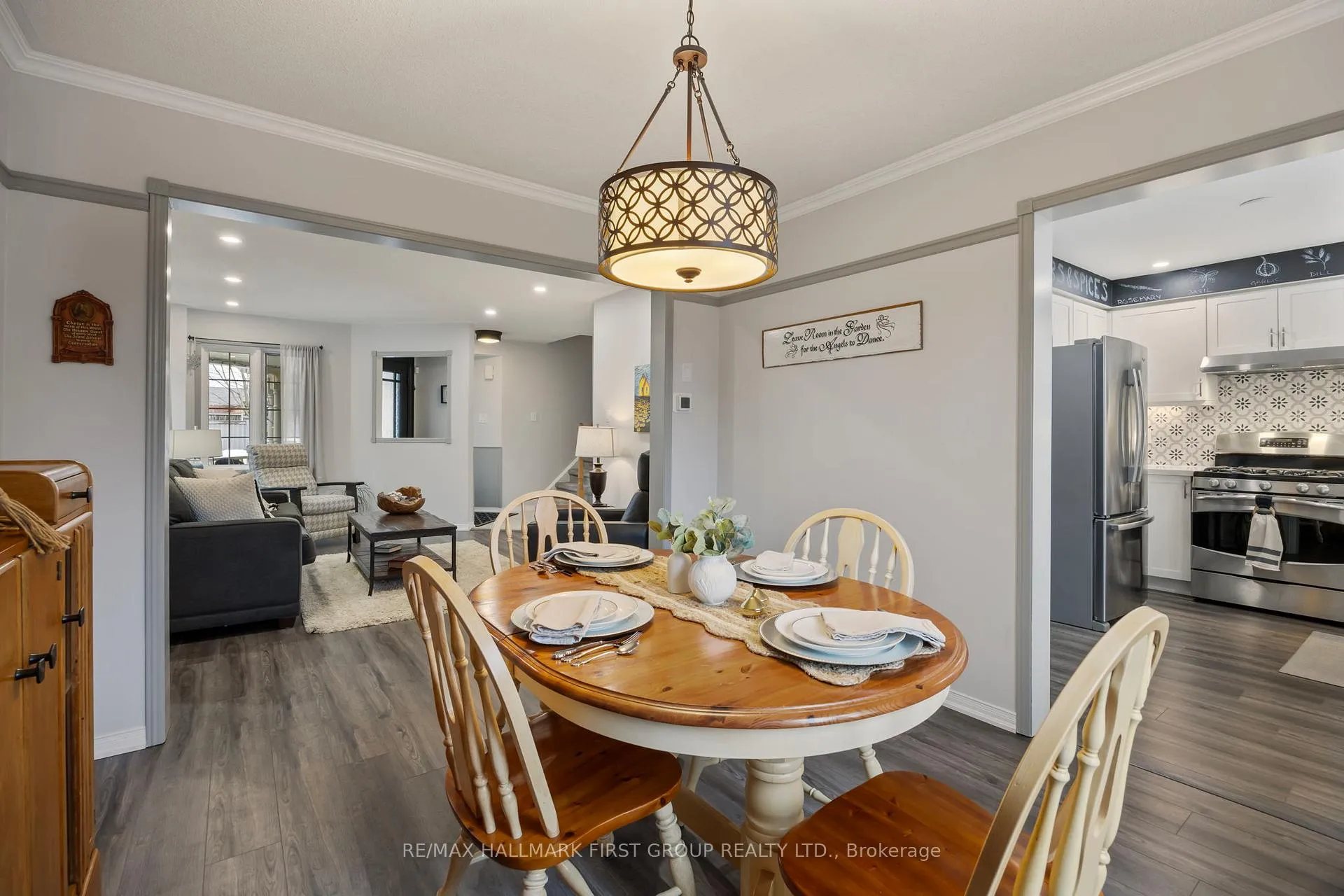 Photo 9 of 5 Knox Crescent, Whitby, Brooklin — HOMEH
