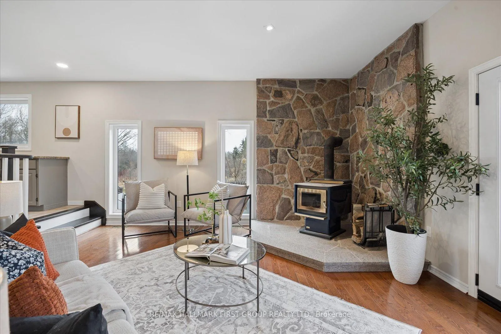 Photo 5 of 4655 Sideline 6, Pickering, Rural Pickering — HOMEH