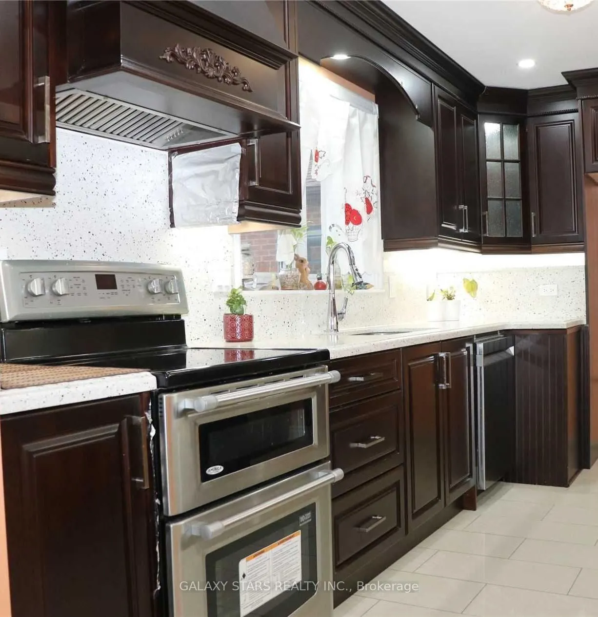 Photo 4 of Unit Main, 82 Nelson Street, Scarborough, Woburn — HOMEH