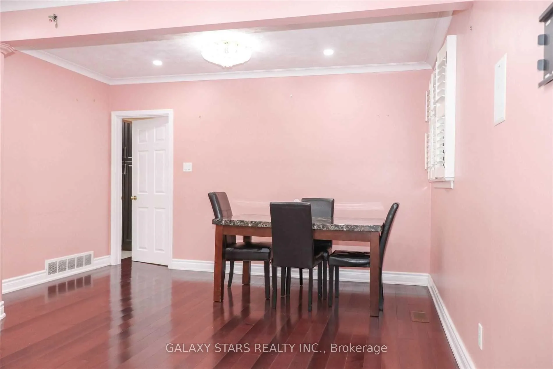 Photo 7 of Unit Main, 82 Nelson Street, Scarborough, Woburn — HOMEH