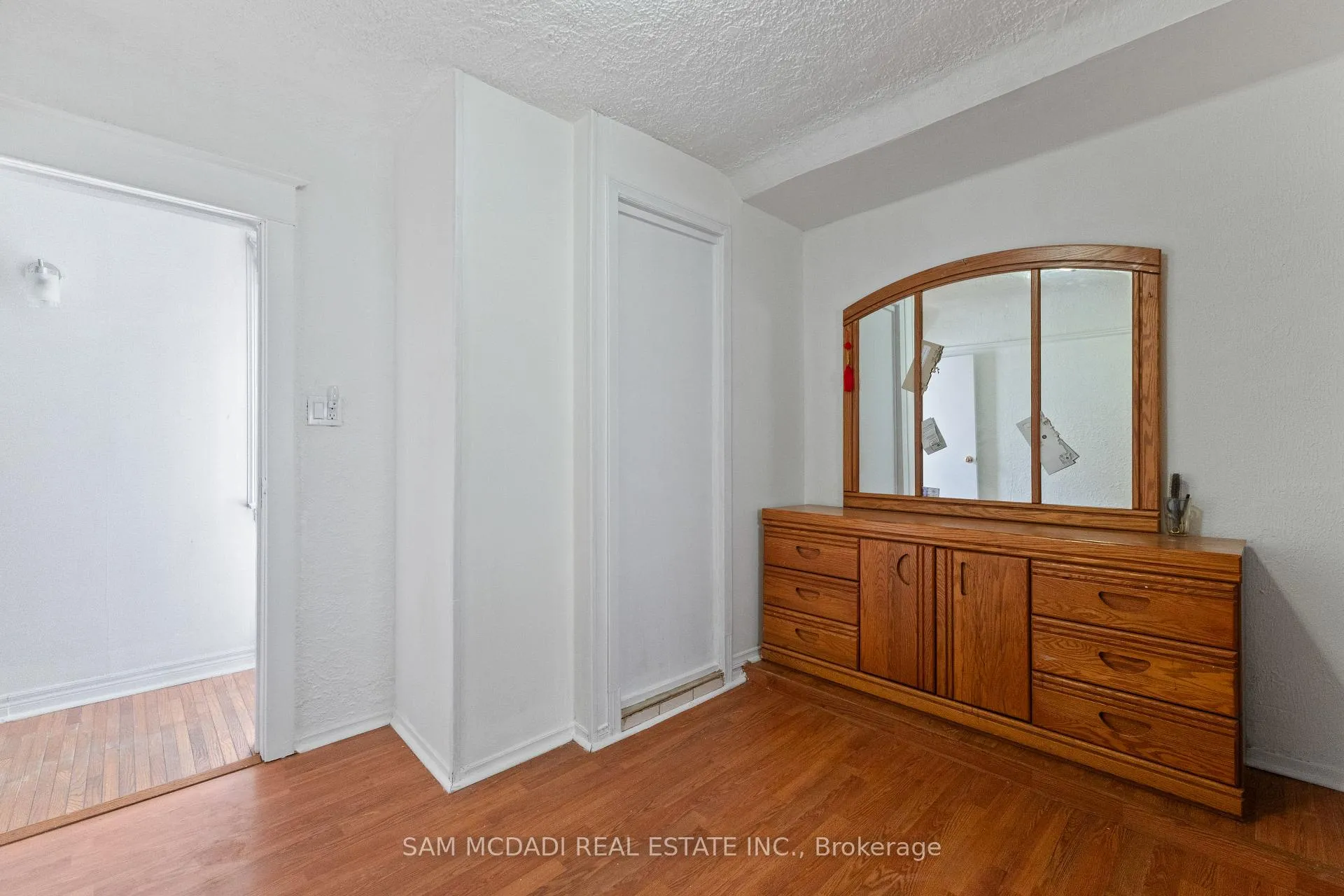 Photo 10 of 87 Dynevor Road, Toronto, Caledonia-Fairbank — HOMEH