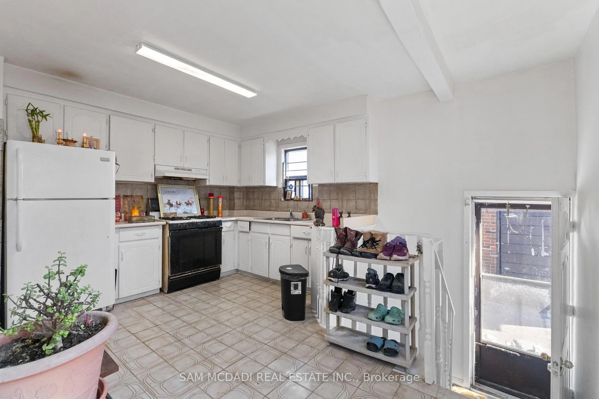 Photo 12 of 87 Dynevor Road, Toronto, Caledonia-Fairbank — HOMEH