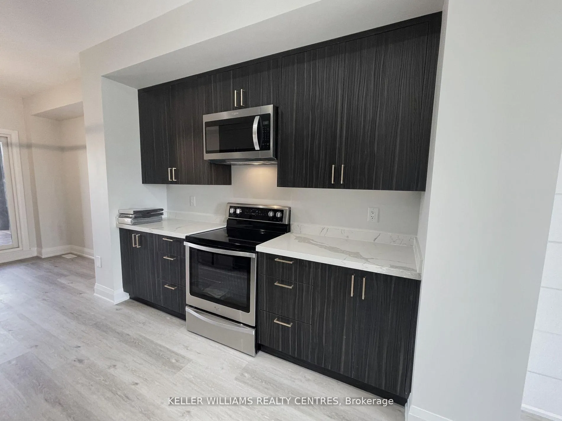 Photo 14 of 450 Veterans Drive, Barrie, Holly — HOMEH