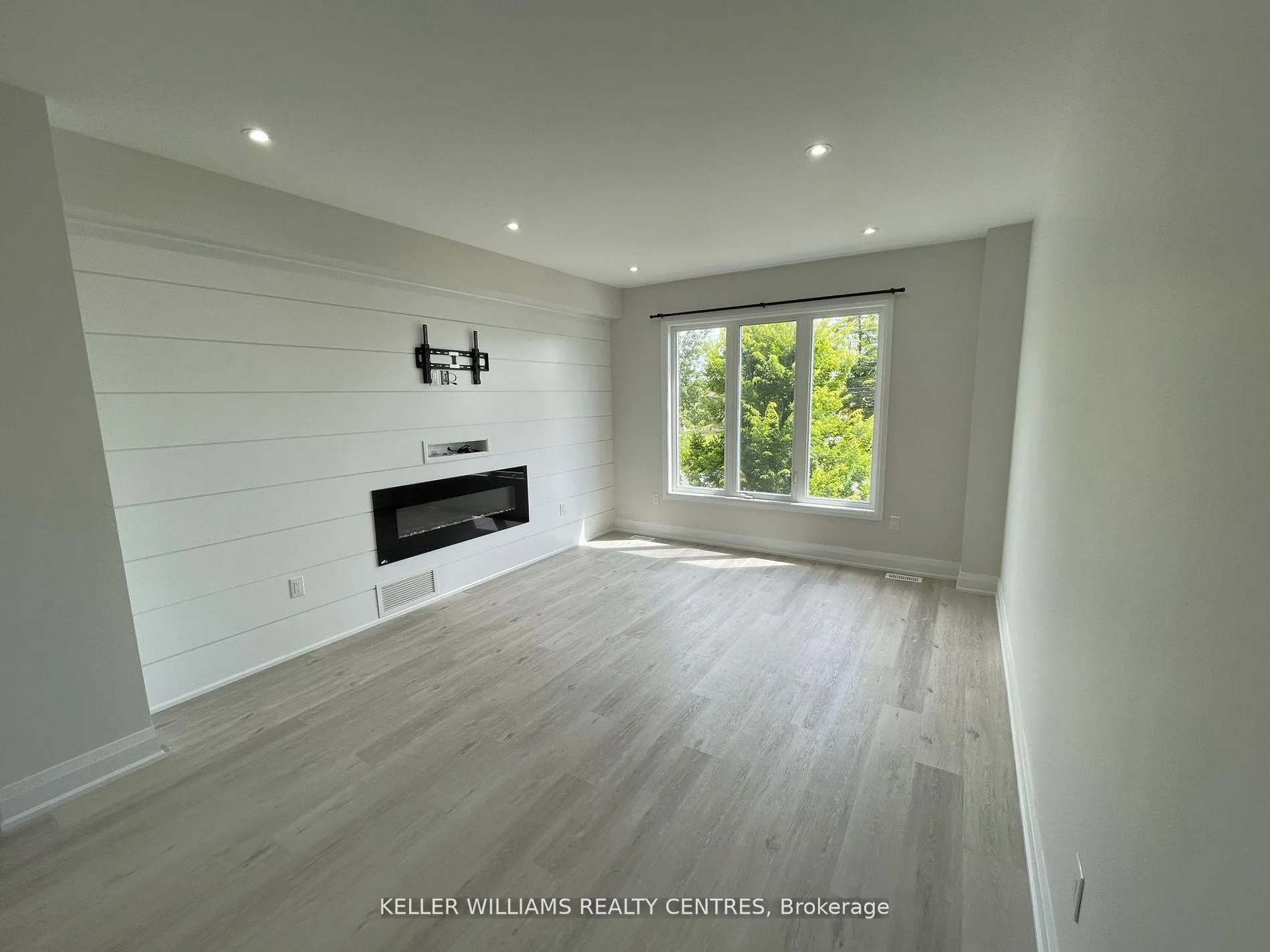 Photo 25 of 450 Veterans Drive, Barrie, Holly — HOMEH