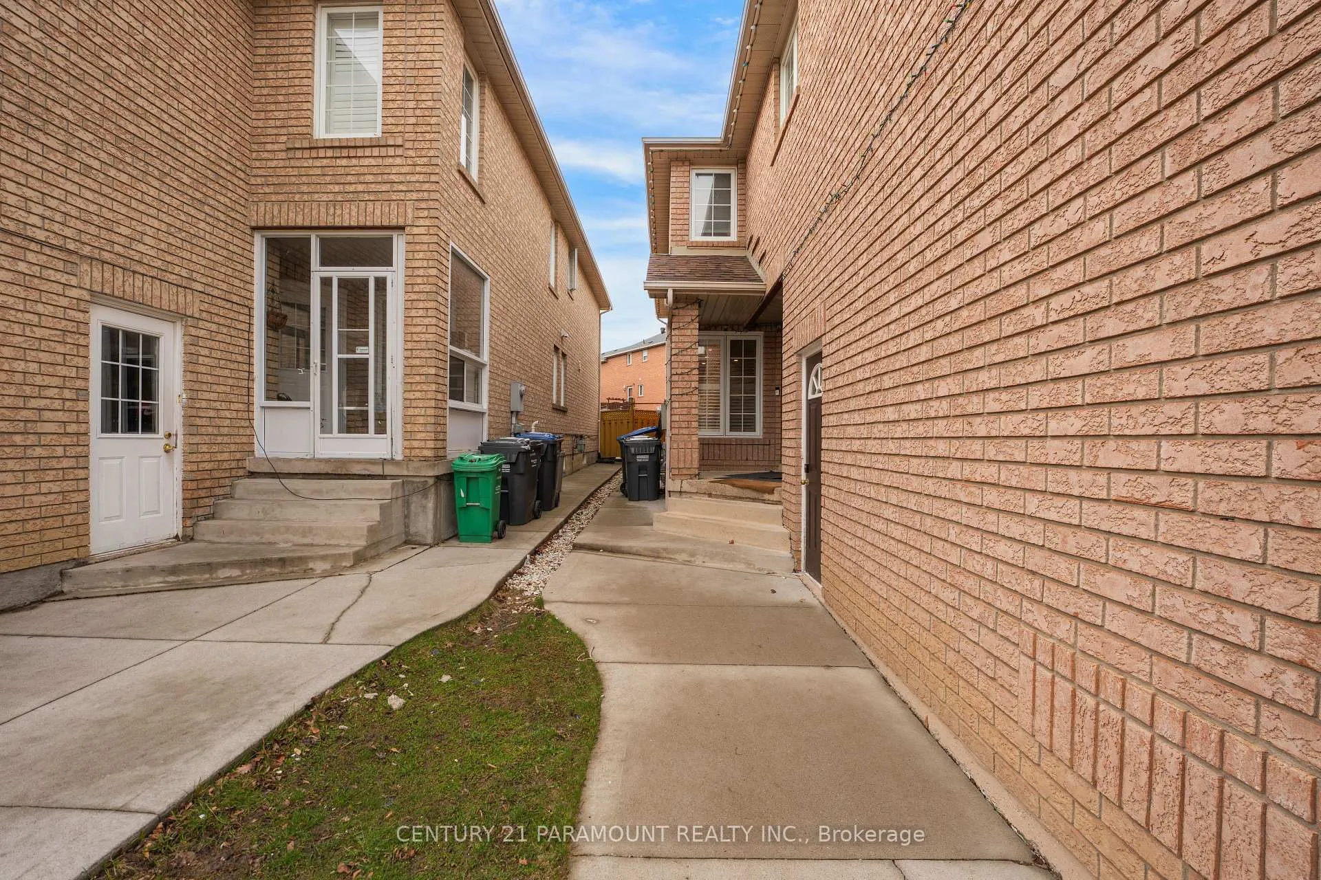 Photo 6 of 77 Tumbleweed Trail, Brampton, Fletcher's Creek South — HOMEH