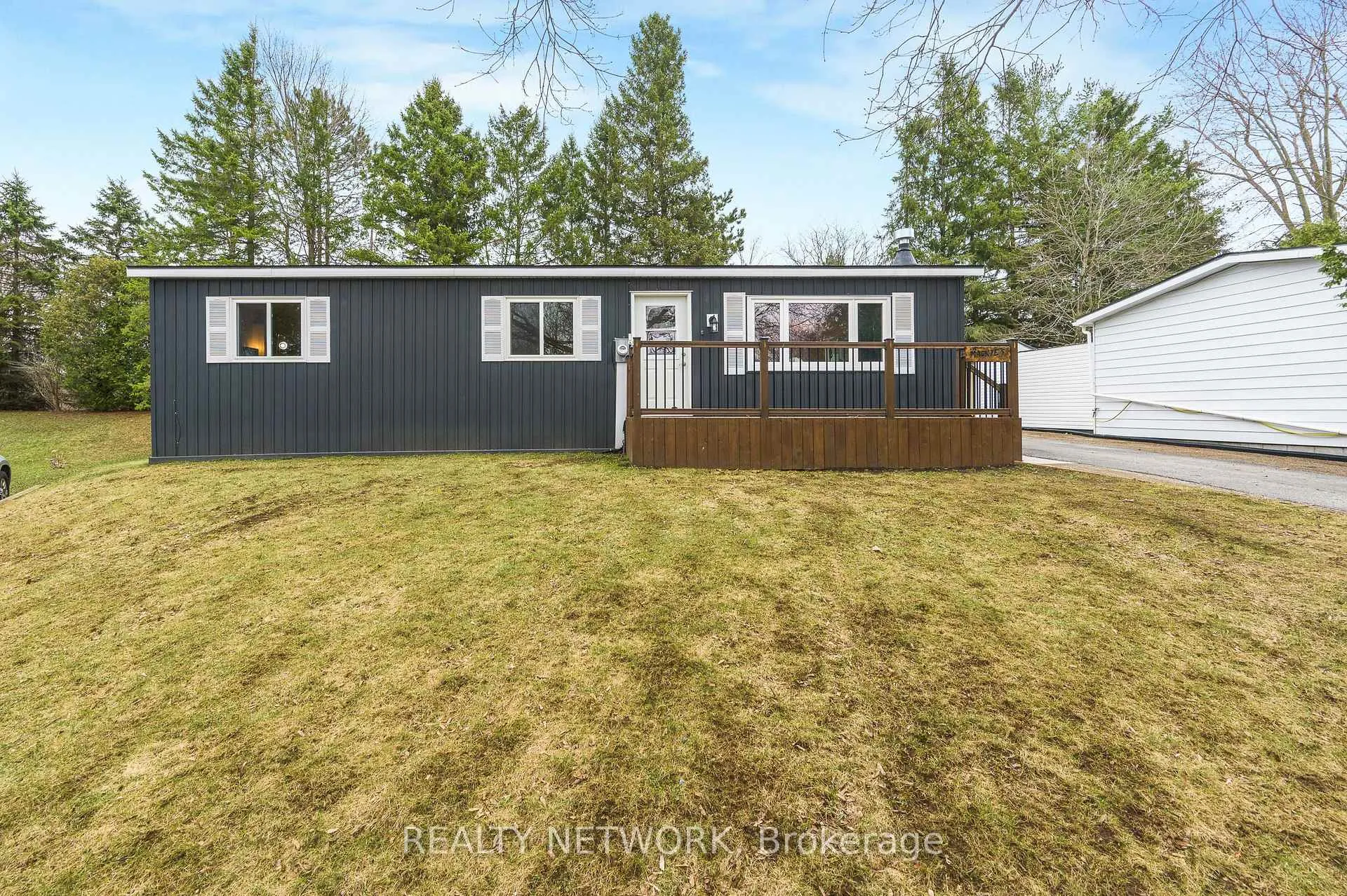 Photo 2 of 157 Maple Crescent, Hamilton, Rural Flamborough — HOMEH