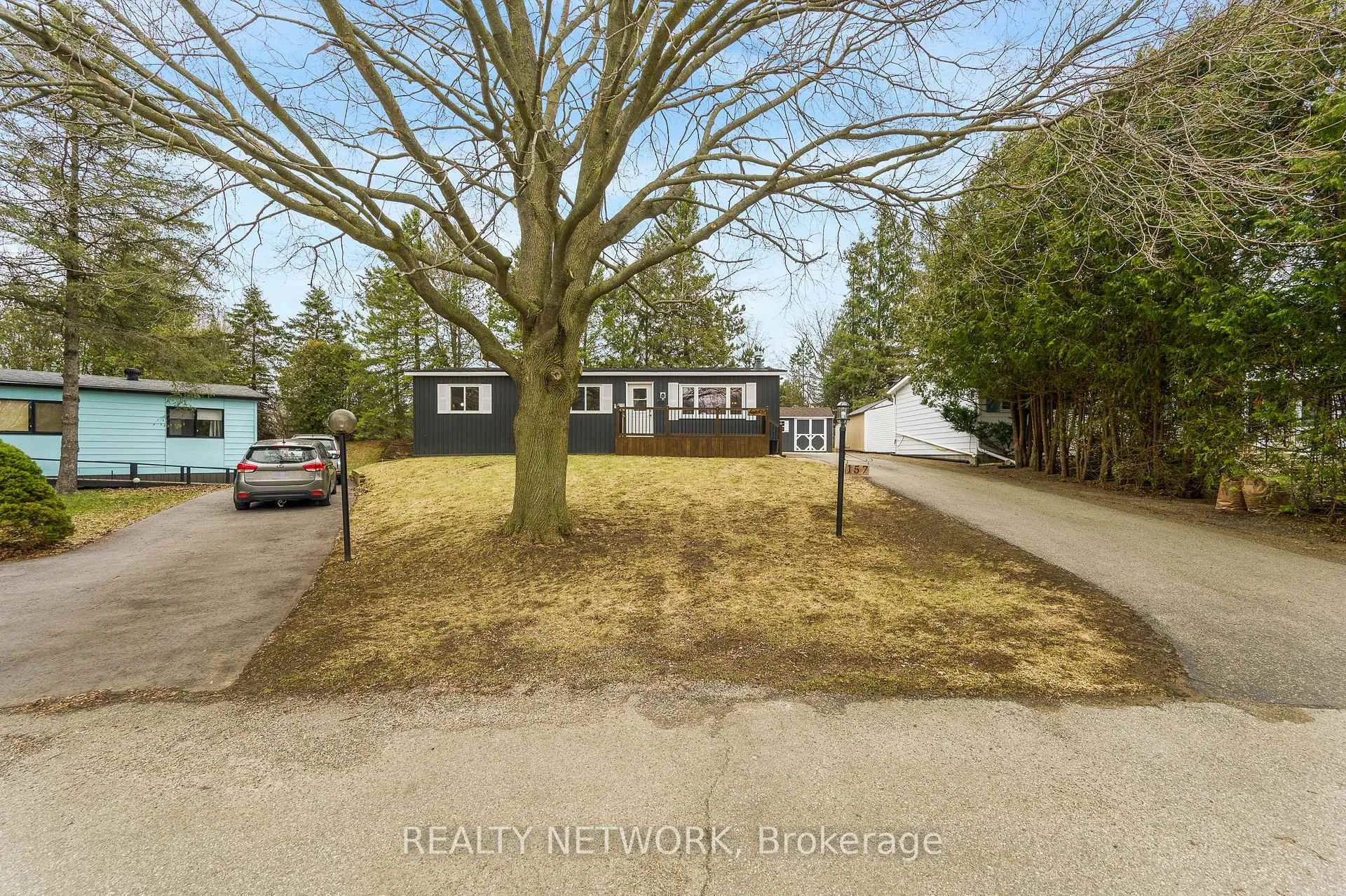 Photo 3 of 157 Maple Crescent, Hamilton, Rural Flamborough — HOMEH