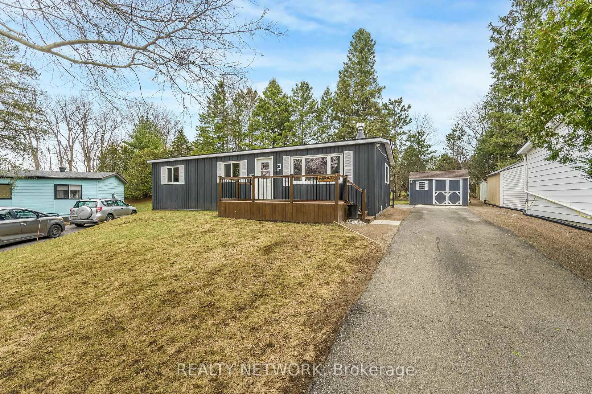 Photo 4 of 157 Maple Crescent, Hamilton, Rural Flamborough — HOMEH