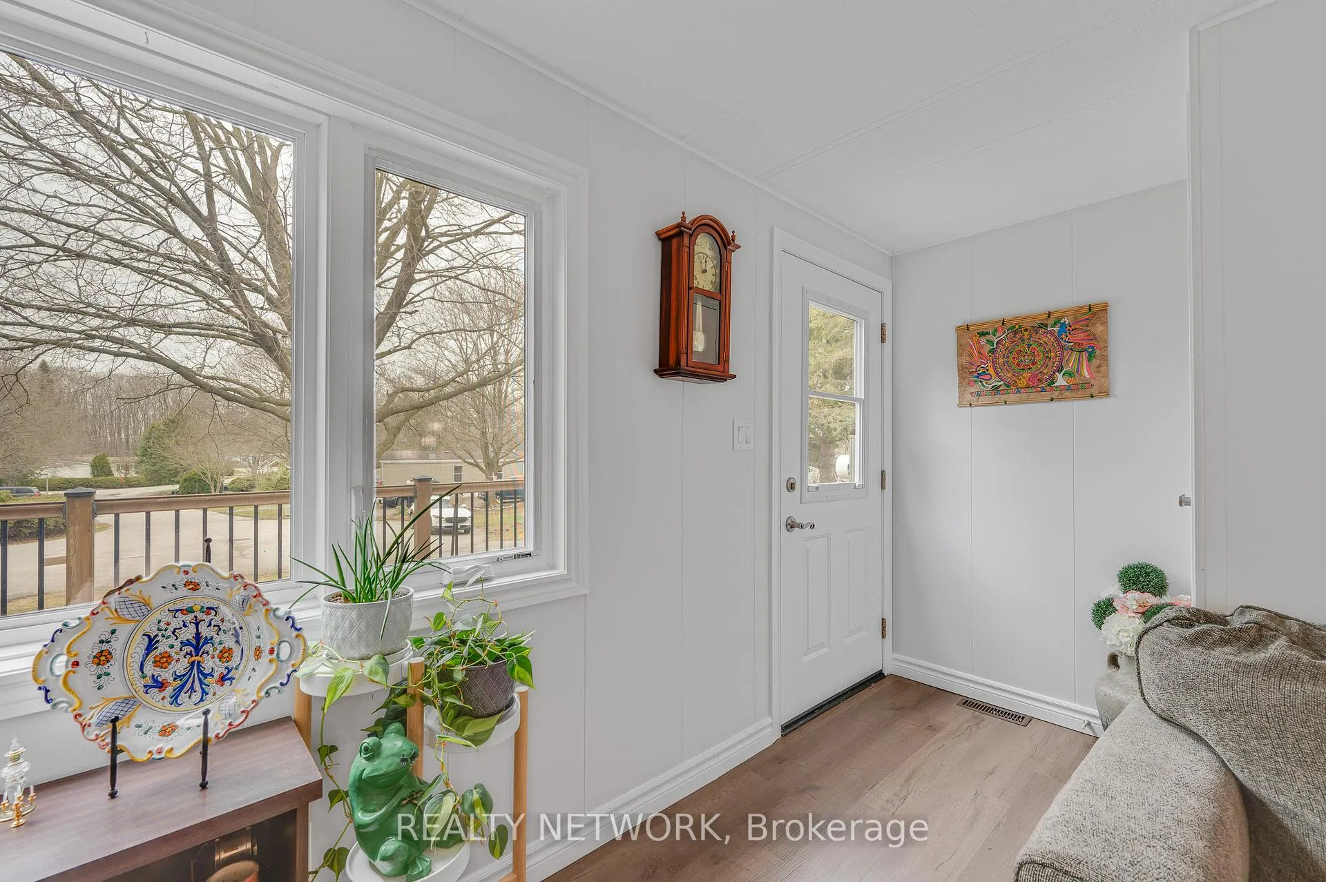 Photo 8 of 157 Maple Crescent, Hamilton, Rural Flamborough — HOMEH