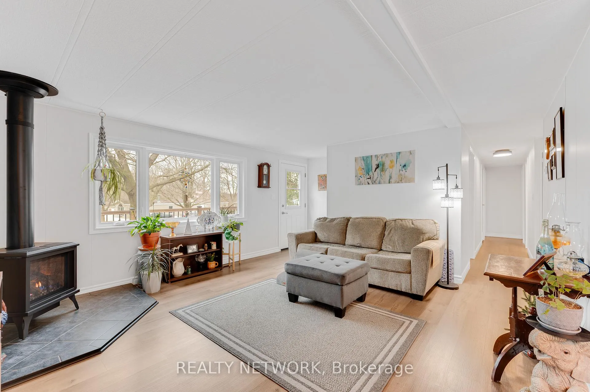 Photo 11 of 157 Maple Crescent, Hamilton, Rural Flamborough — HOMEH