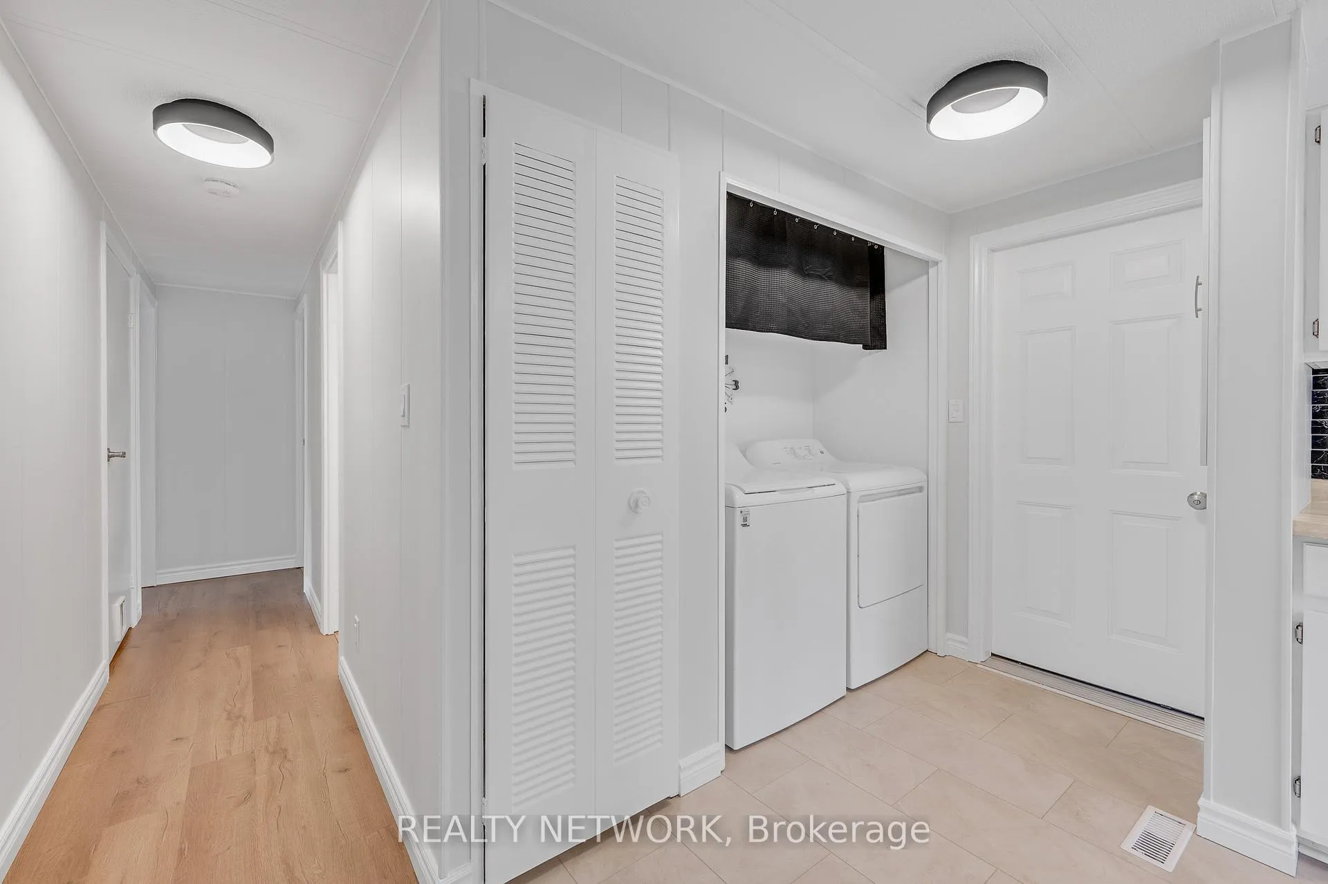 Photo 14 of 157 Maple Crescent, Hamilton, Rural Flamborough — HOMEH