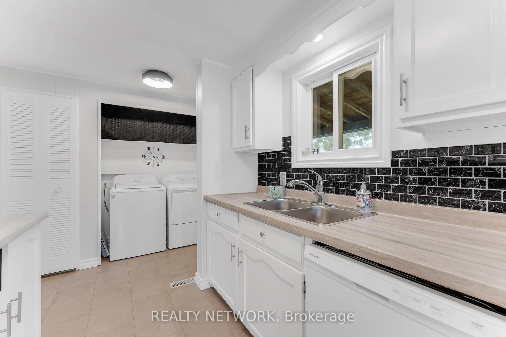 Photo 15 of 157 Maple Crescent, Hamilton, Rural Flamborough — HOMEH