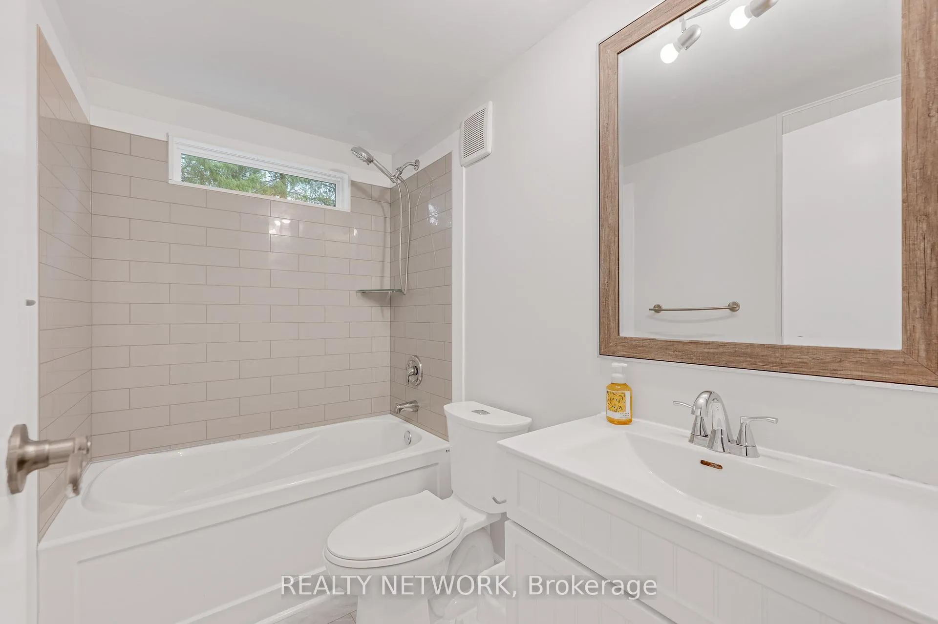 Photo 22 of 157 Maple Crescent, Hamilton, Rural Flamborough — HOMEH