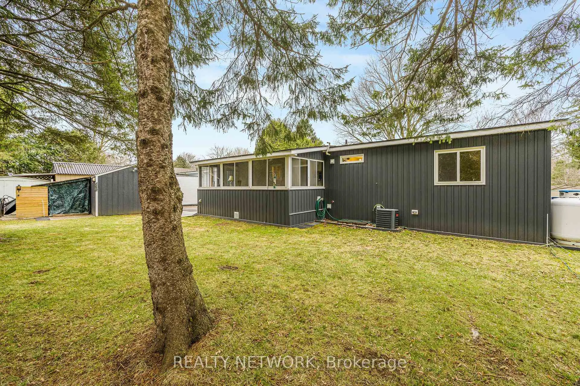 Photo 32 of 157 Maple Crescent, Hamilton, Rural Flamborough — HOMEH