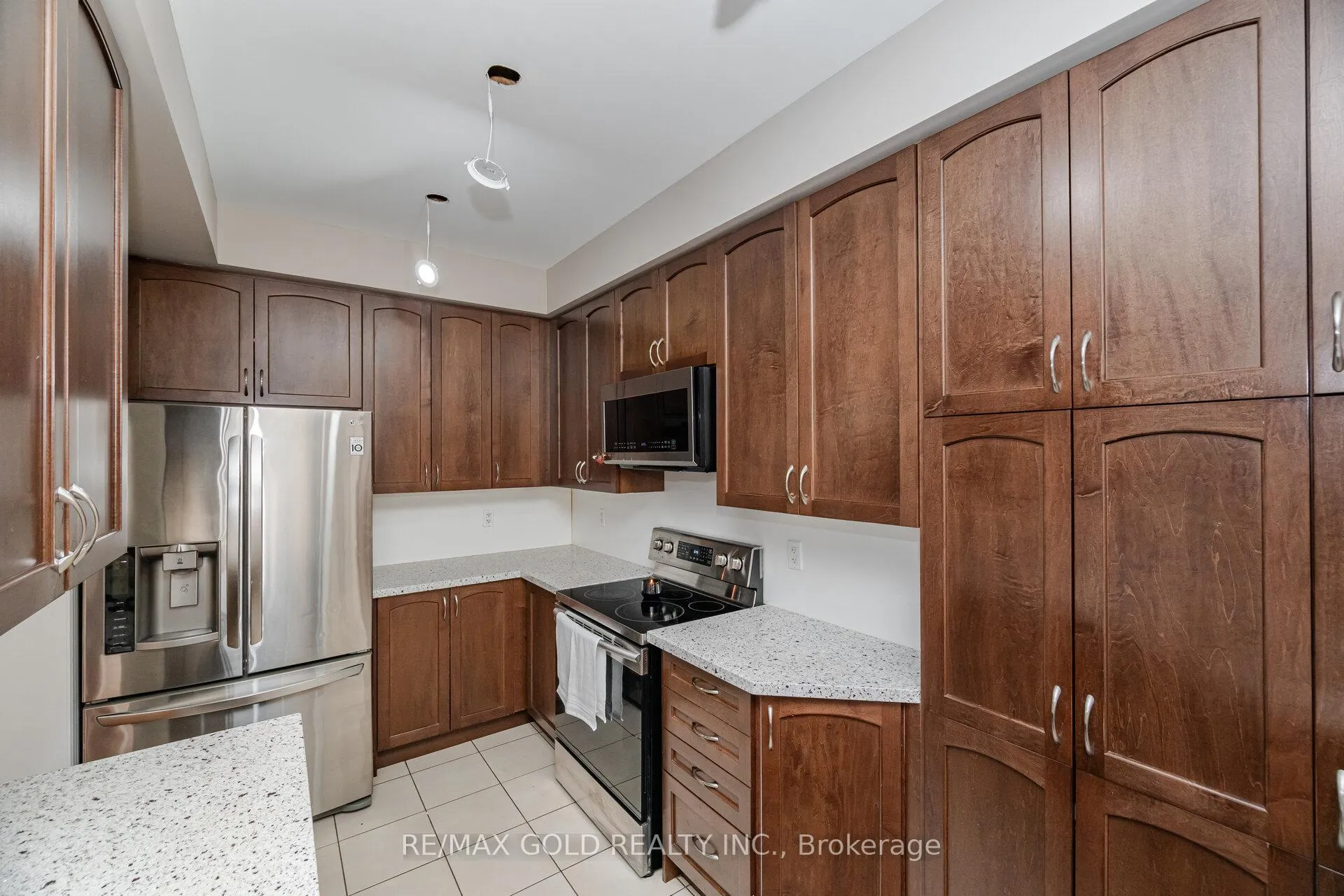 Photo 5 of 11 Seedland Crescent N, Brampton, Sandringham-Wellington — HOMEH