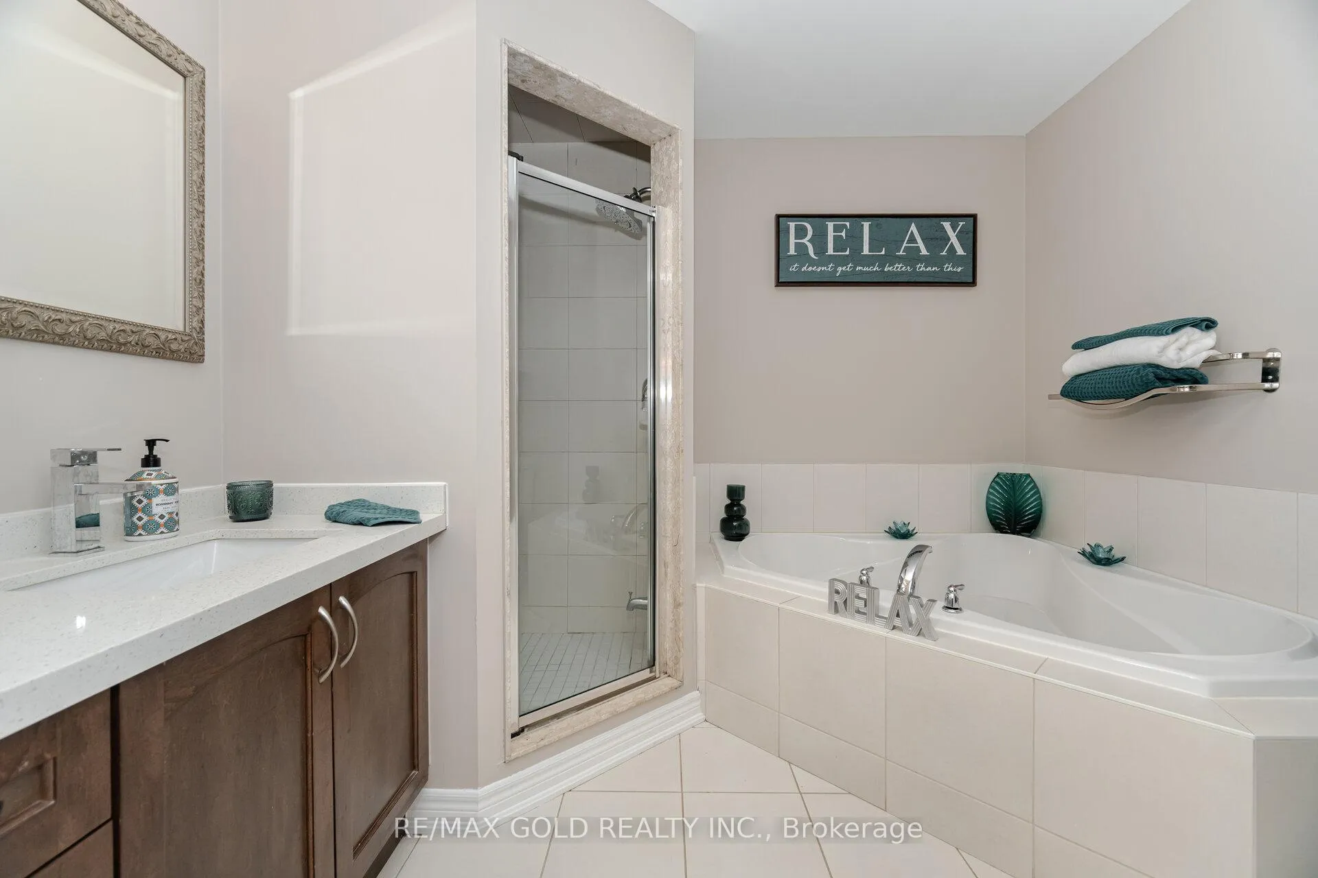 Photo 8 of 11 Seedland Crescent N, Brampton, Sandringham-Wellington — HOMEH