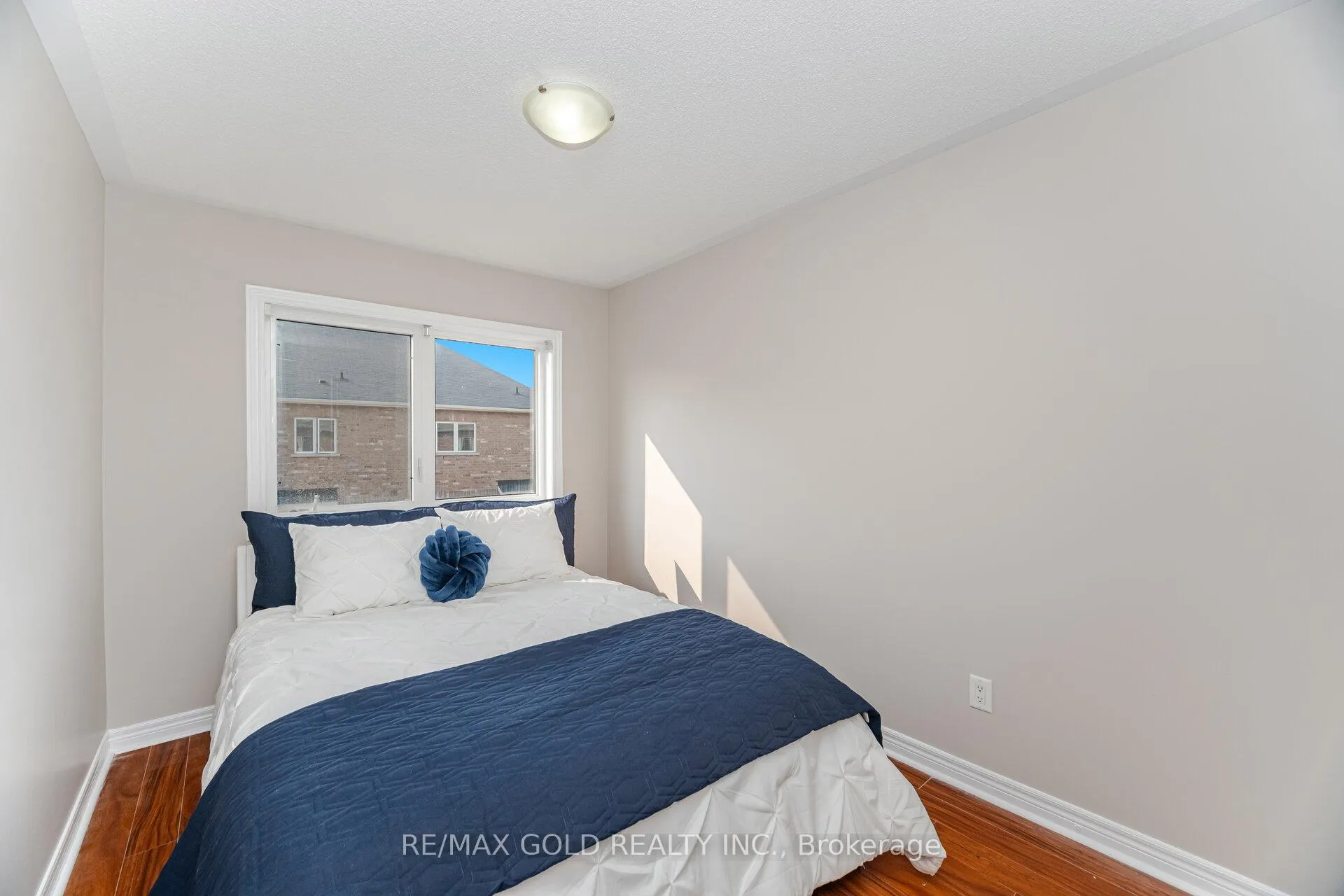 Photo 9 of 11 Seedland Crescent N, Brampton, Sandringham-Wellington — HOMEH