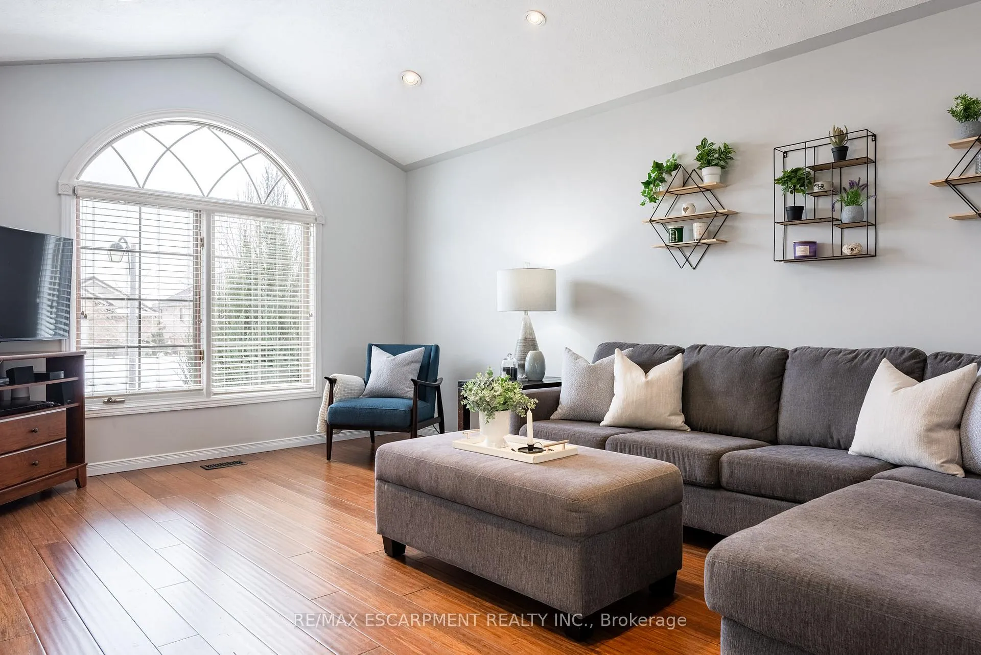 Photo 8 of 62 Mission Road, Brantford, Echo Place — HOMEH