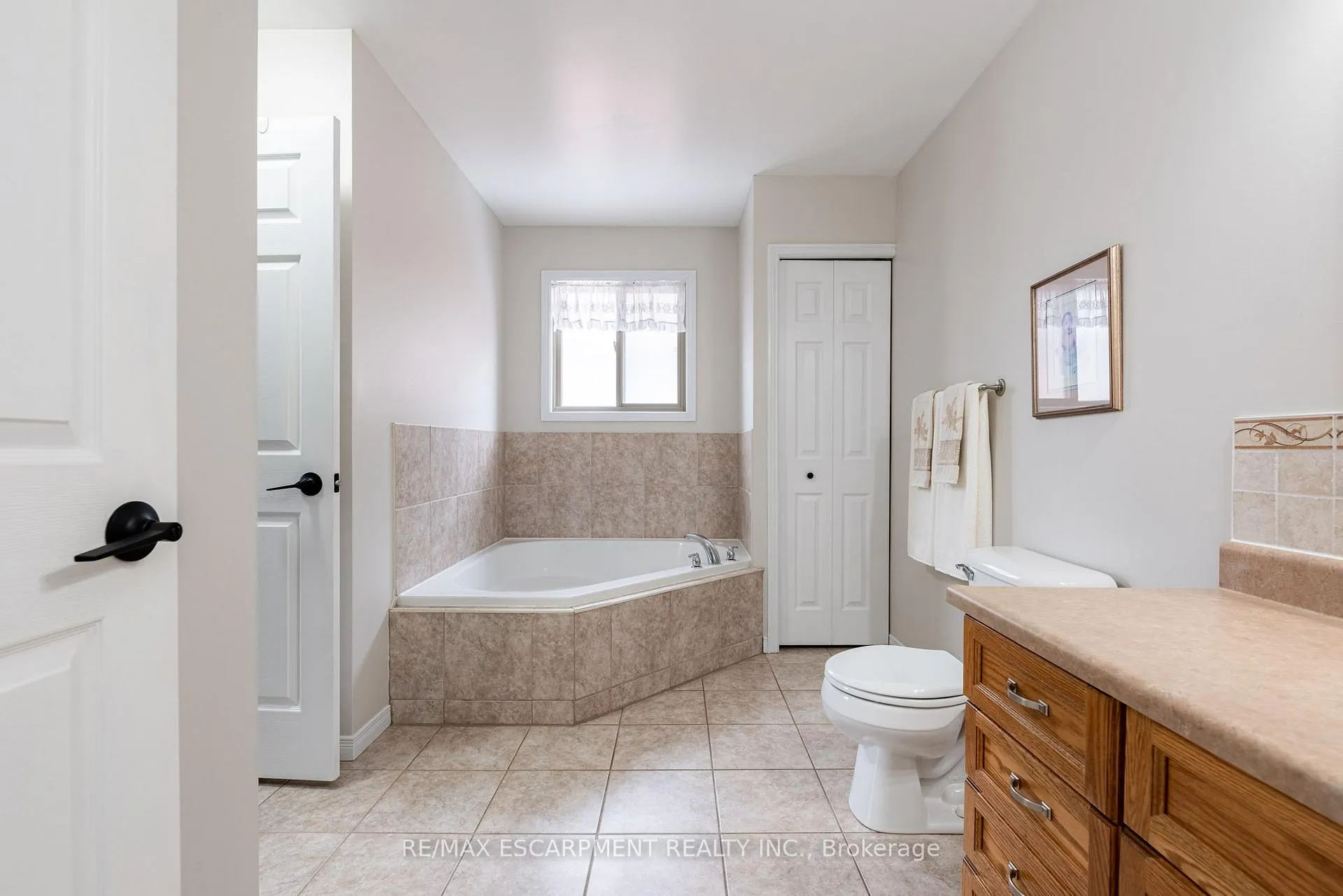 Photo 21 of 62 Mission Road, Brantford, Echo Place — HOMEH