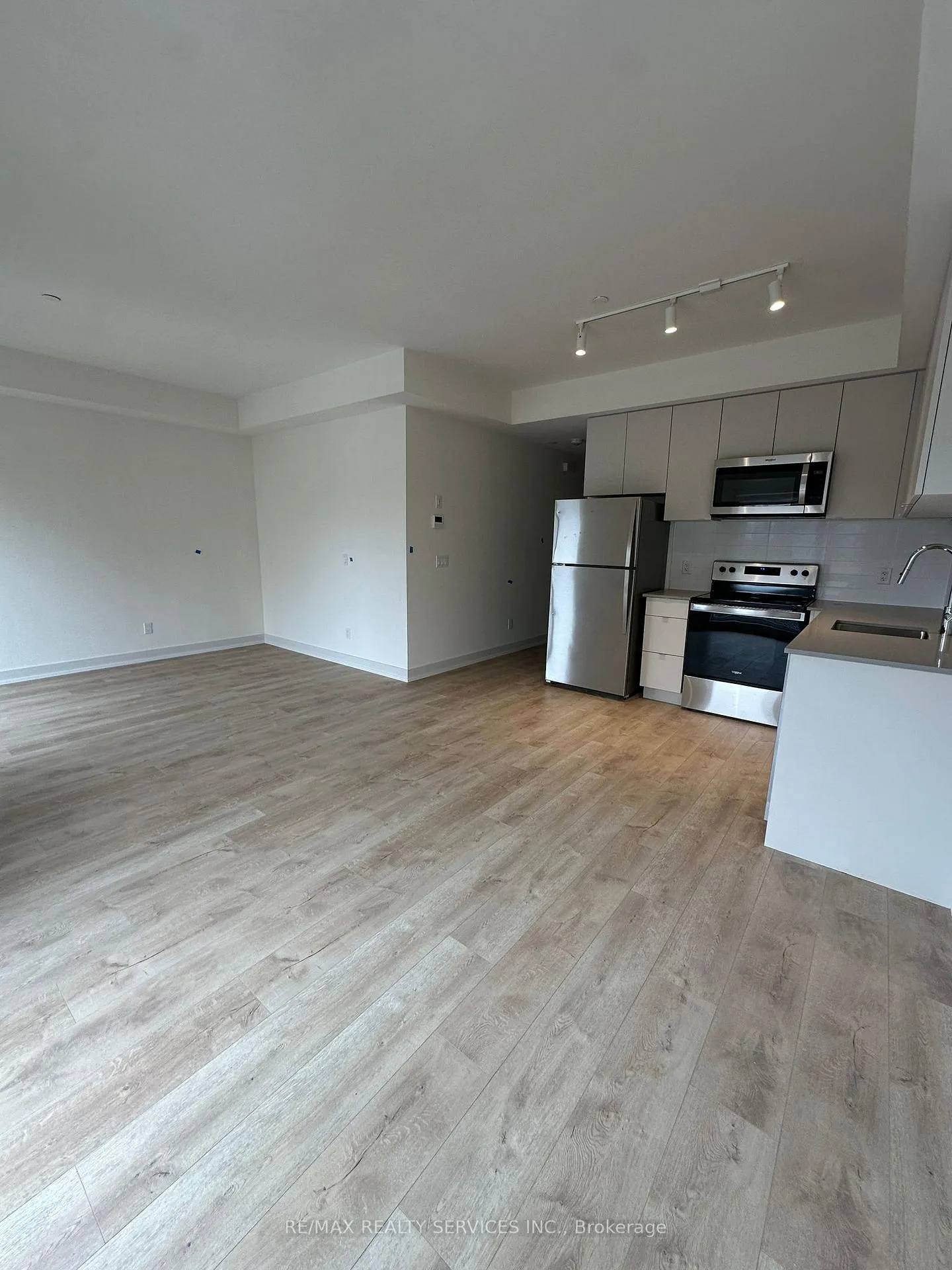 Photo 7 of Unit 315B, 16 Melbourne Avenue, St. Catharines, E. Chester — HOMEH
