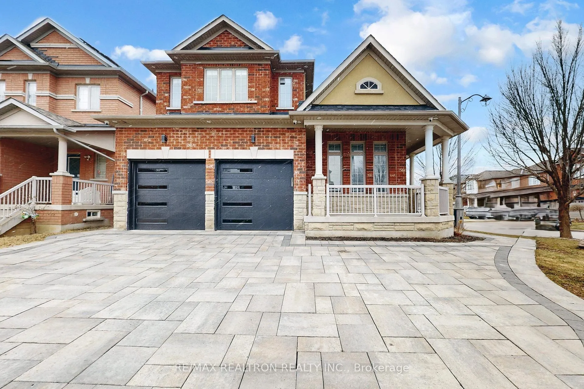 Photo 3 of 17 Delattaye Avenue, Aurora, Bayview Northeast — HOMEH