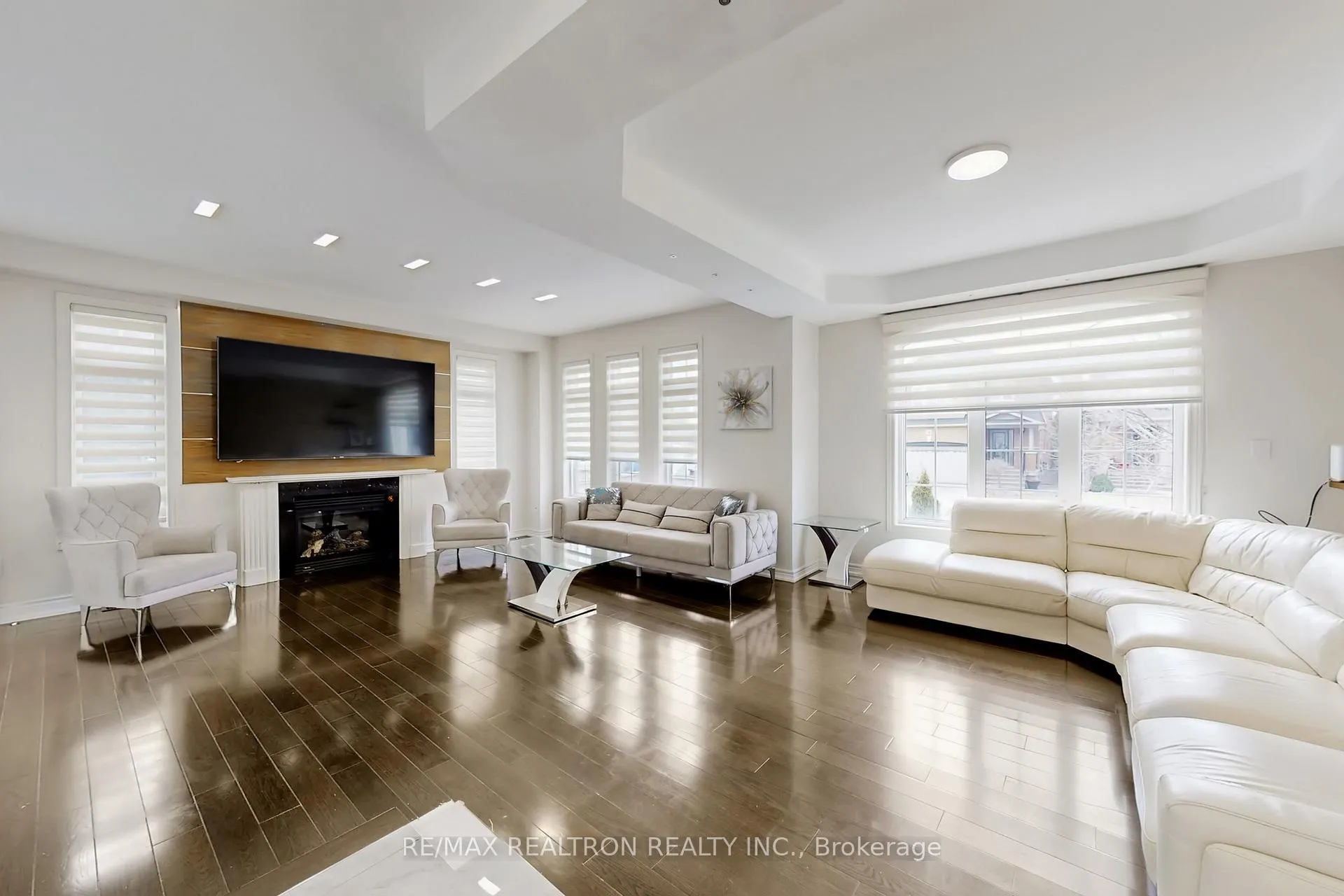 Photo 6 of 17 Delattaye Avenue, Aurora, Bayview Northeast — HOMEH