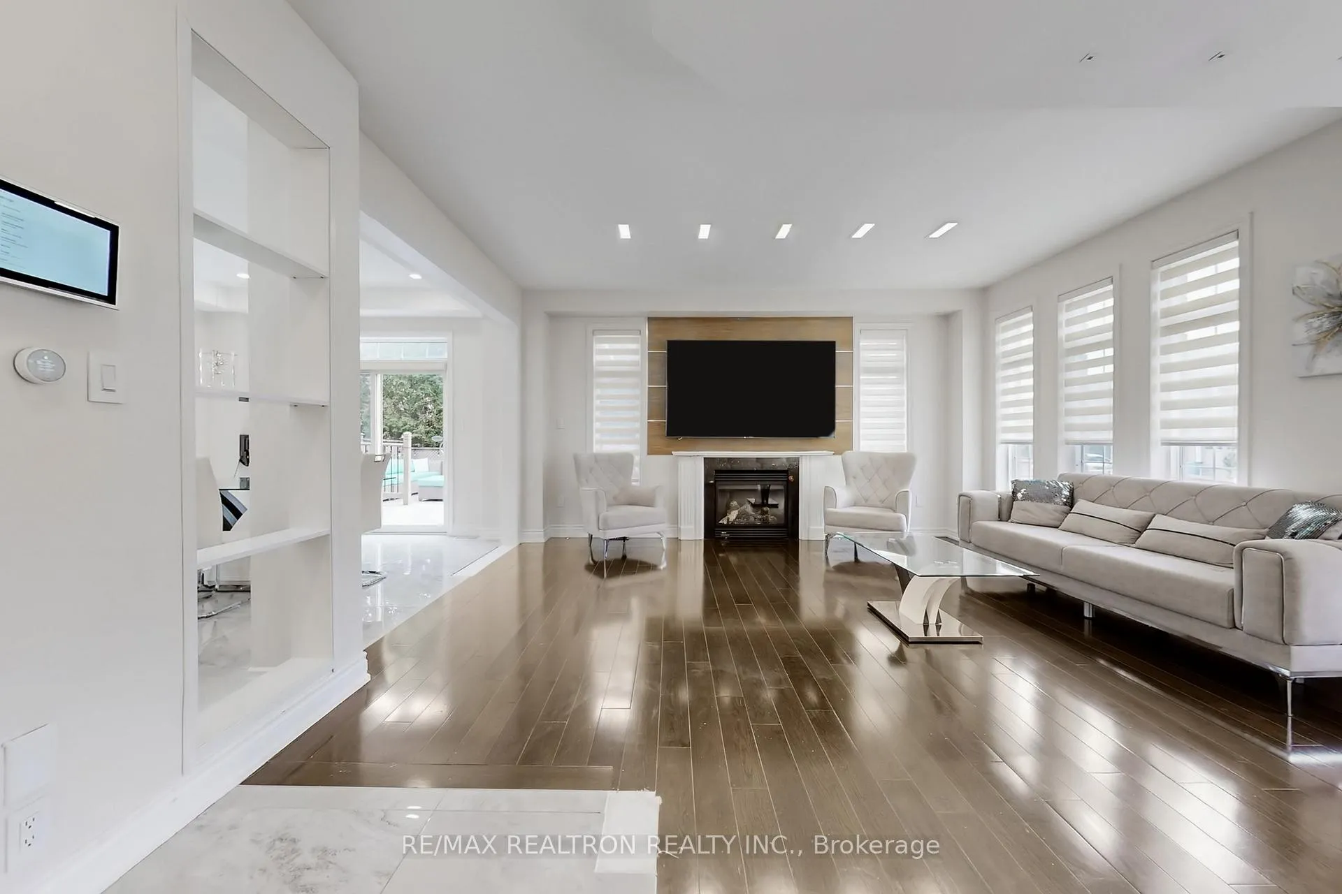 Photo 7 of 17 Delattaye Avenue, Aurora, Bayview Northeast — HOMEH