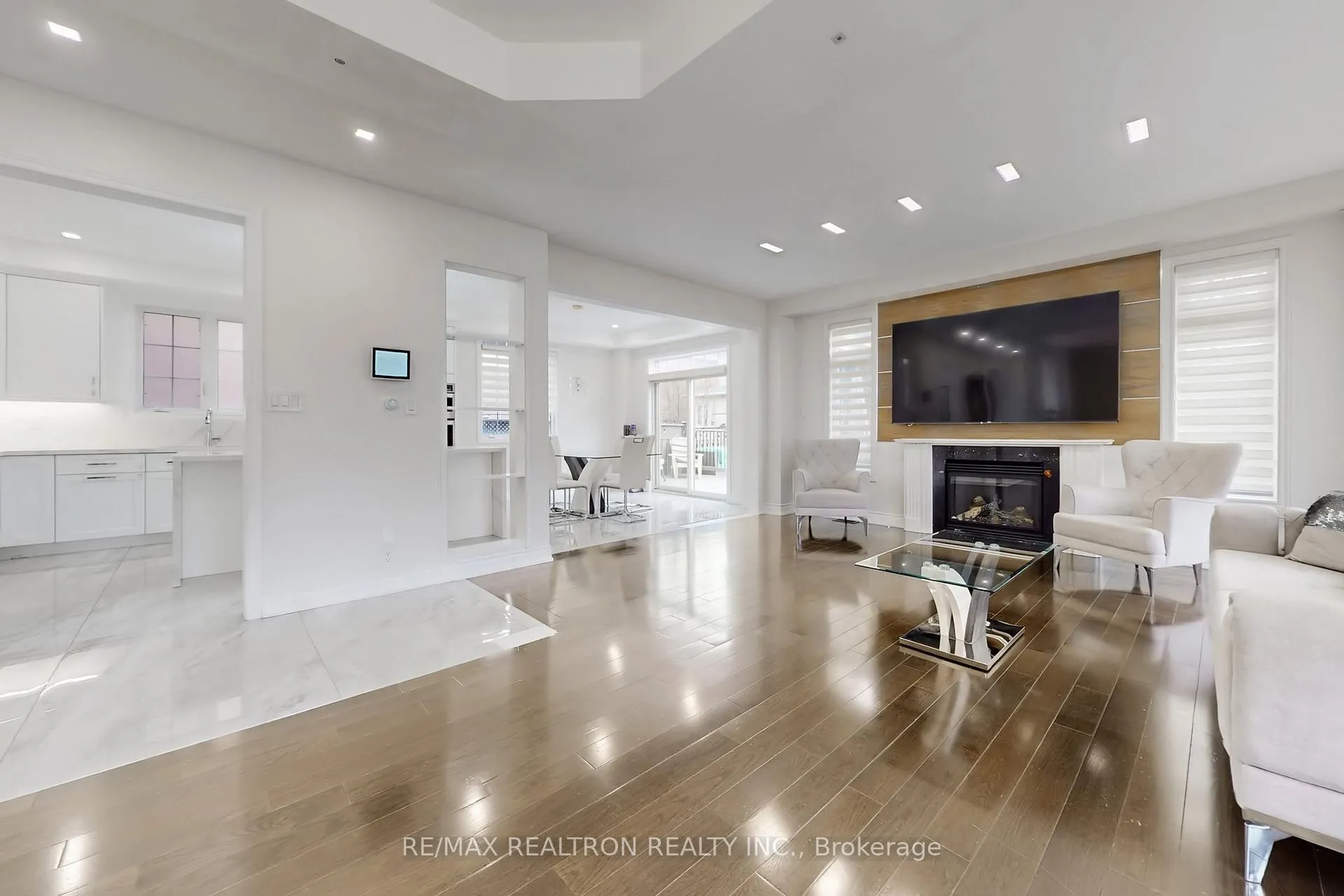 Photo 8 of 17 Delattaye Avenue, Aurora, Bayview Northeast — HOMEH