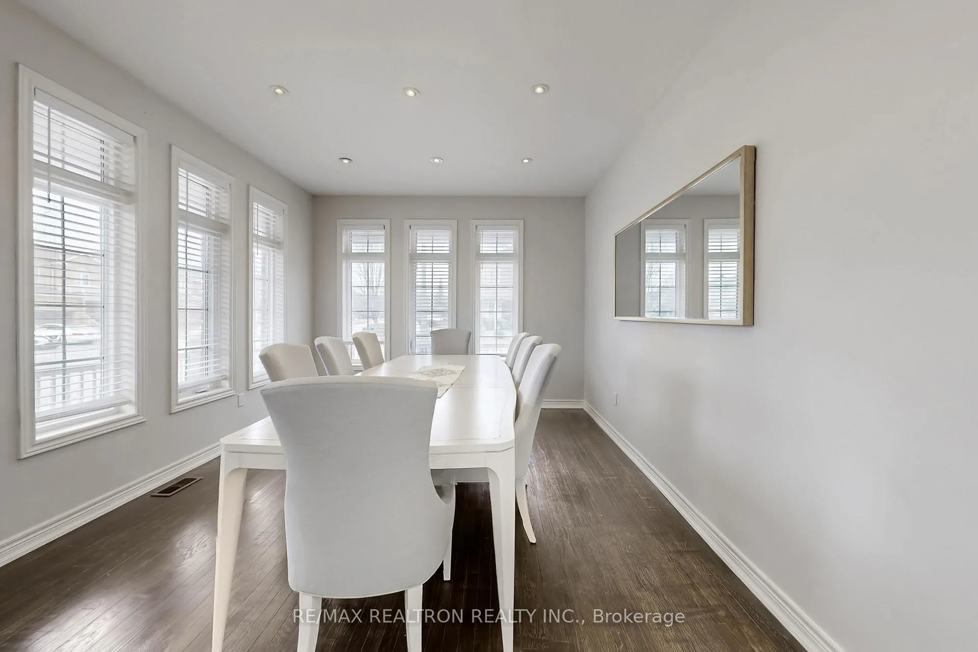 Photo 12 of 17 Delattaye Avenue, Aurora, Bayview Northeast — HOMEH
