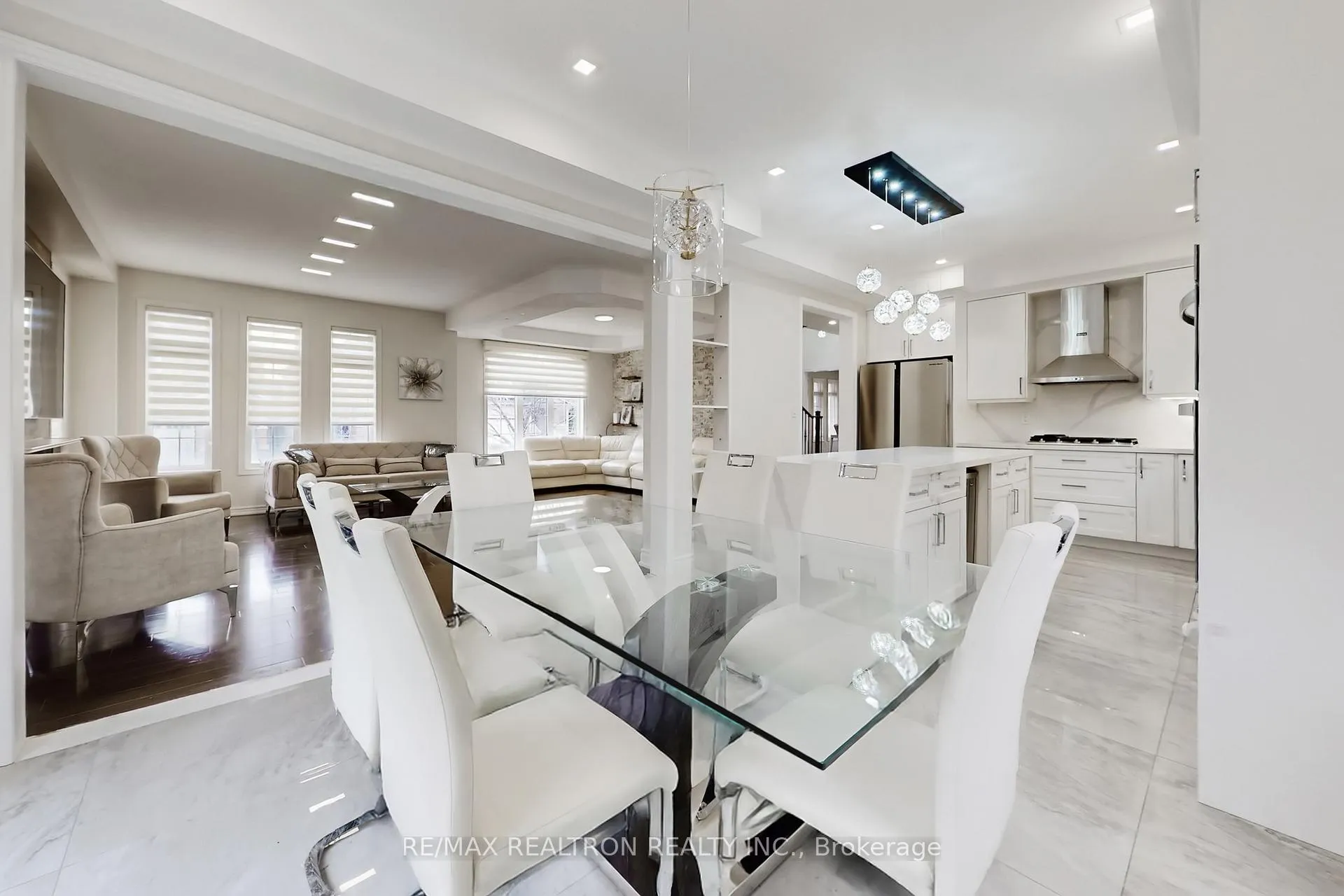 Photo 15 of 17 Delattaye Avenue, Aurora, Bayview Northeast — HOMEH