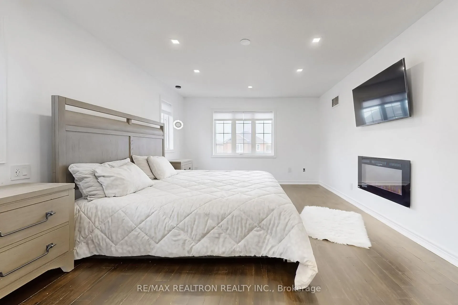 Photo 21 of 17 Delattaye Avenue, Aurora, Bayview Northeast — HOMEH
