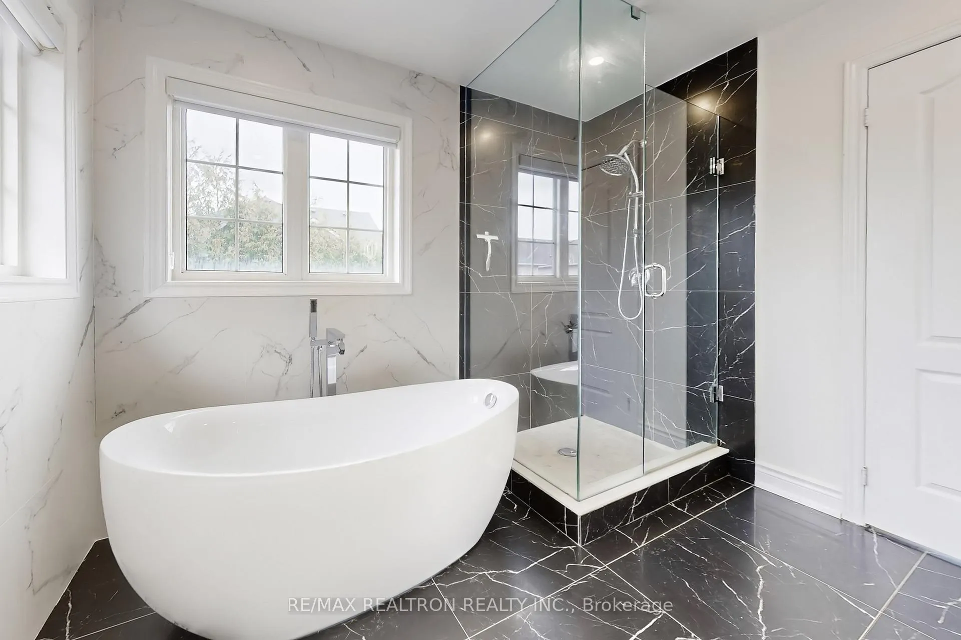 Photo 24 of 17 Delattaye Avenue, Aurora, Bayview Northeast — HOMEH