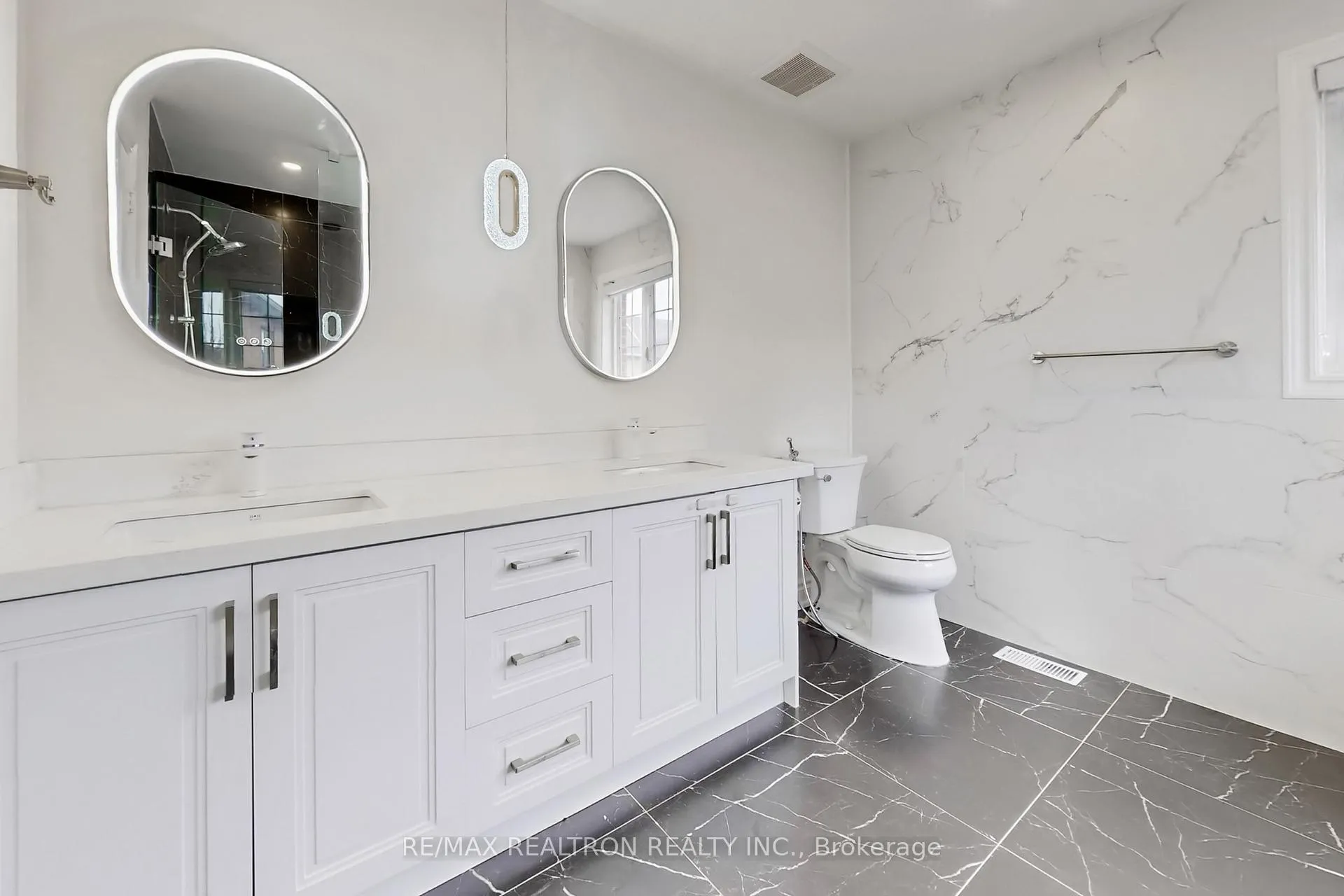 Photo 25 of 17 Delattaye Avenue, Aurora, Bayview Northeast — HOMEH