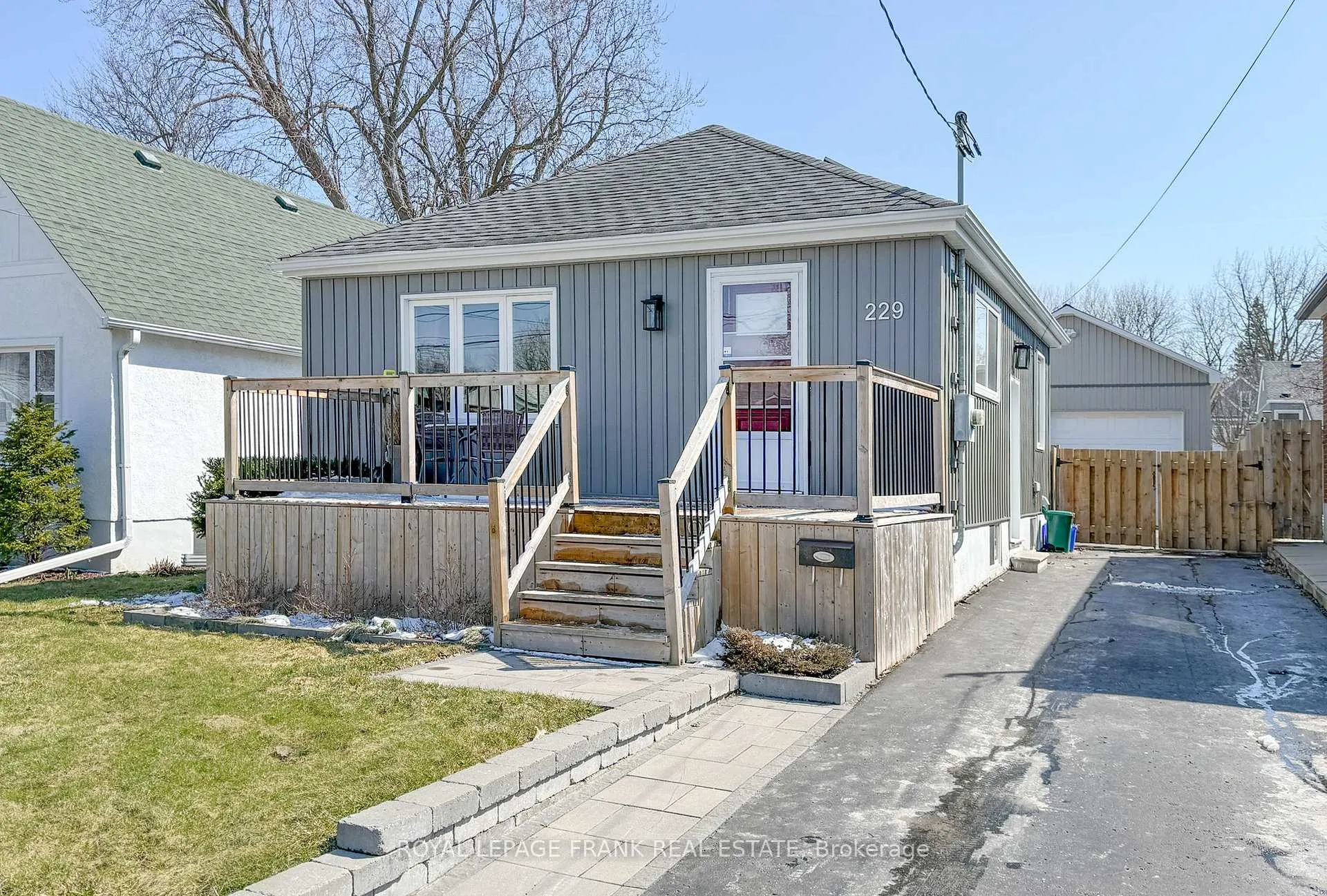 Photo 2 of 229 Hibbert Avenue, Oshawa, Vanier — HOMEH