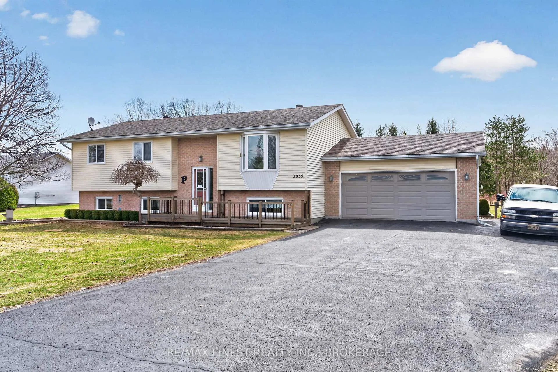 Photo 4 of 3035 Campbell Road, Frontenac, Frontenac South — HOMEH