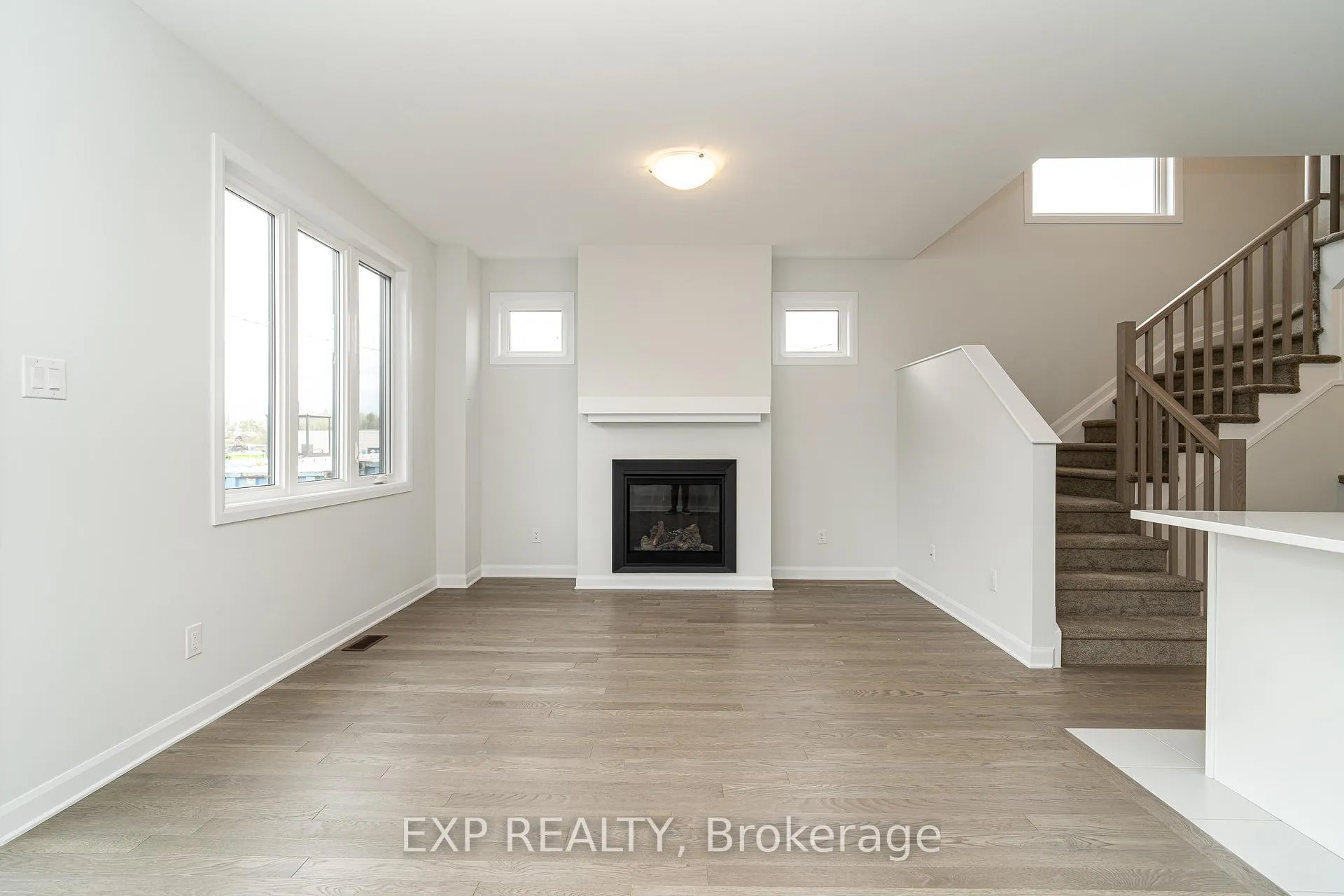 Photo 4 of 216 Shallow Pond Place, Ottawa, Avalon East — HOMEH