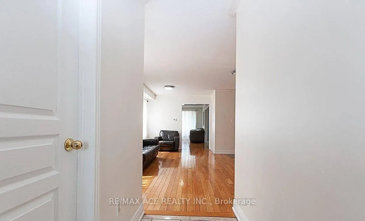 Photo 4 of 36 Mauve Drive, Brampton, Bram East — HOMEH