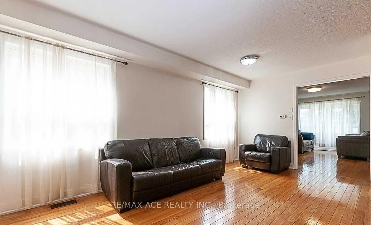 Photo 5 of 36 Mauve Drive, Brampton, Bram East — HOMEH