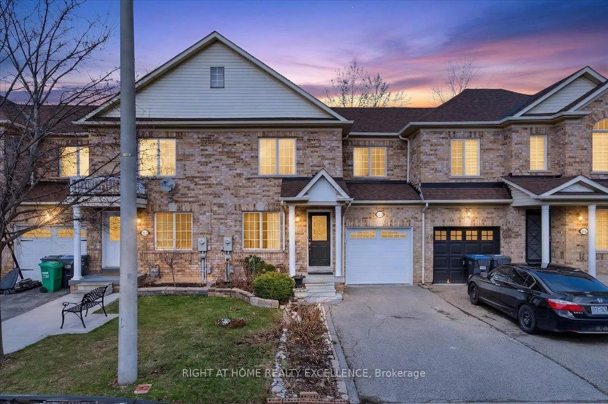 Front of 114 Tianalee Crescent