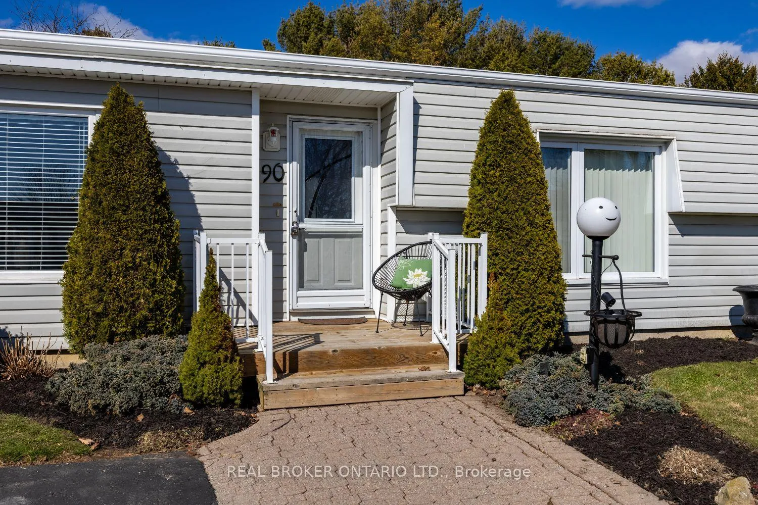 Photo 5 of 90 The Cove Road, Clarington, Bowmanville — HOMEH