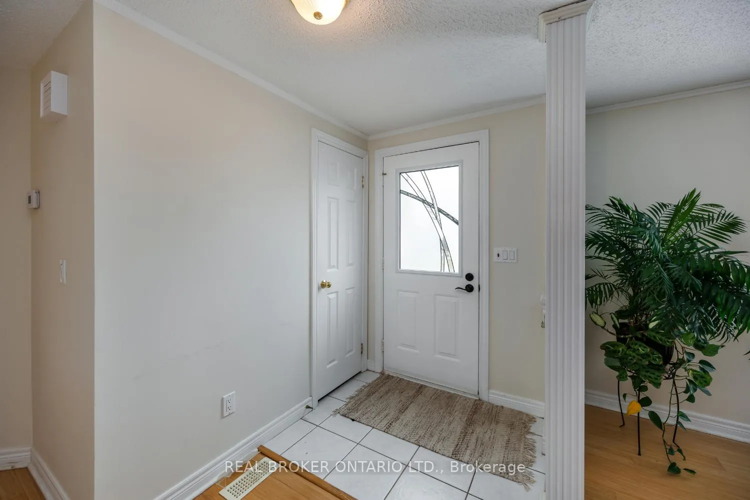 Photo 8 of 90 The Cove Road, Clarington, Bowmanville — HOMEH