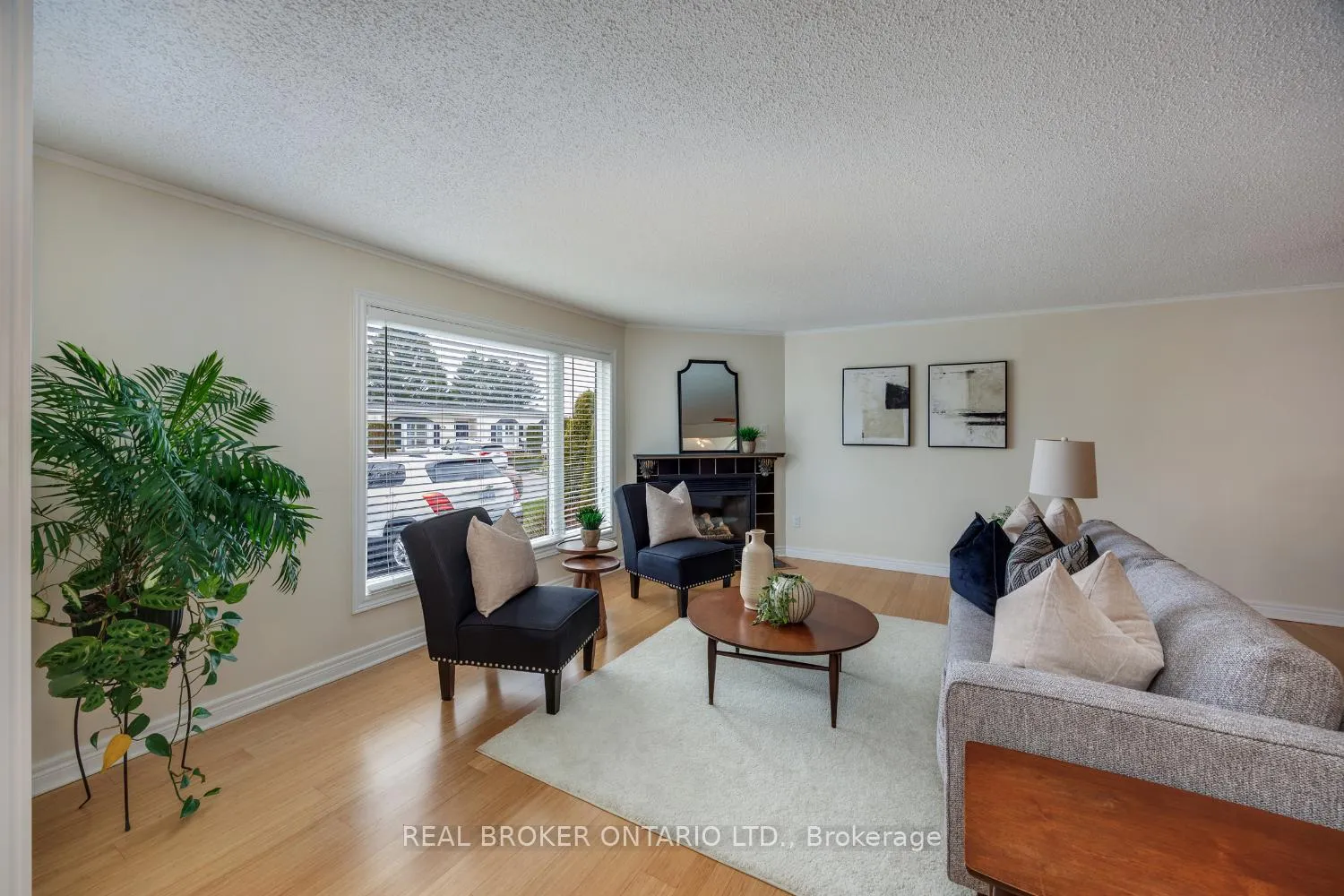 Photo 9 of 90 The Cove Road, Clarington, Bowmanville — HOMEH