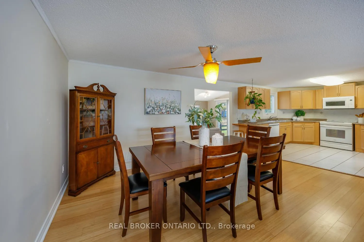 Photo 12 of 90 The Cove Road, Clarington, Bowmanville — HOMEH