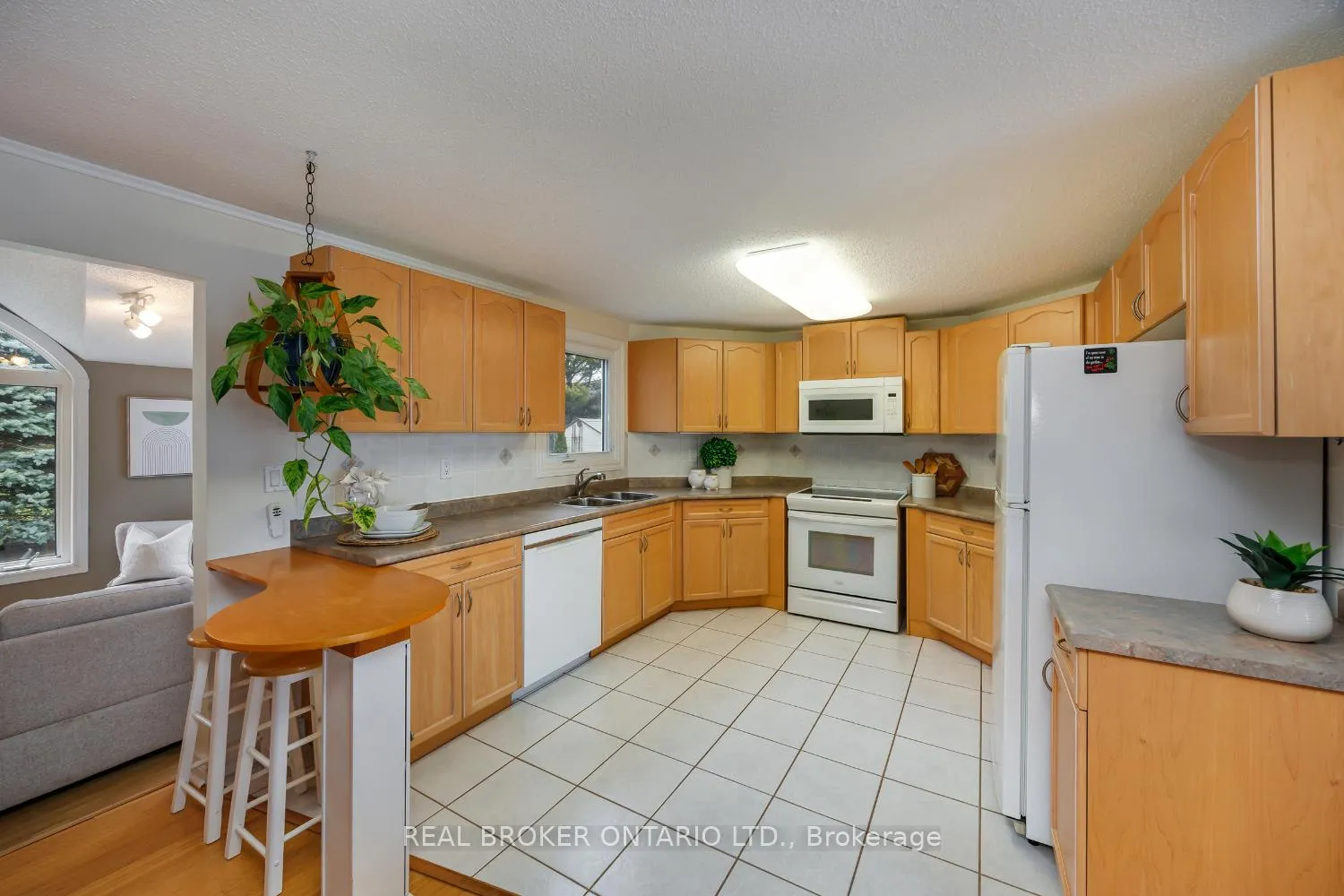Photo 16 of 90 The Cove Road, Clarington, Bowmanville — HOMEH